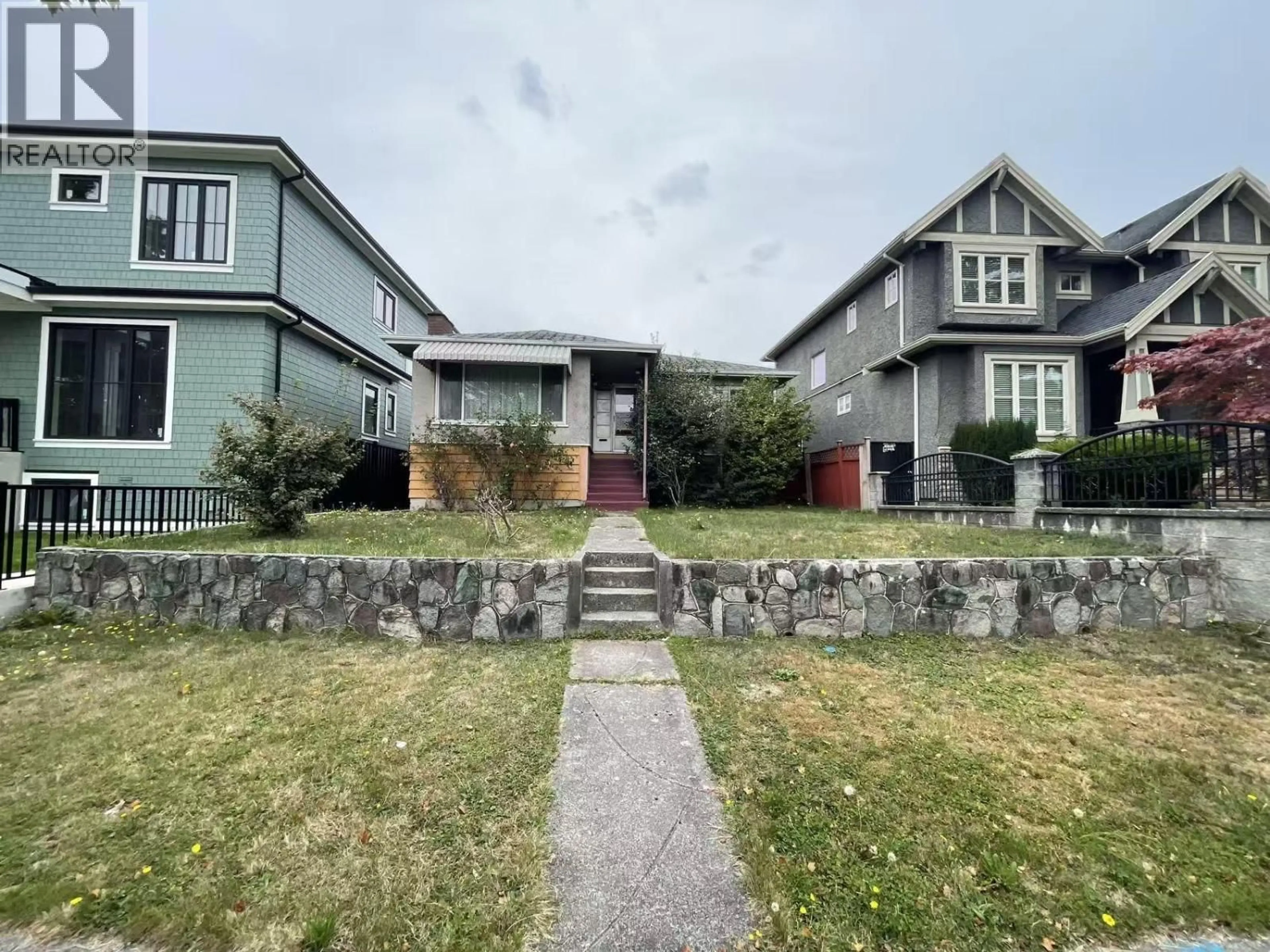 A pic from outside/outdoor area/front of a property/back of a property/a pic from drone, street for 1621 58TH AVENUE, Vancouver British Columbia V5P2C1