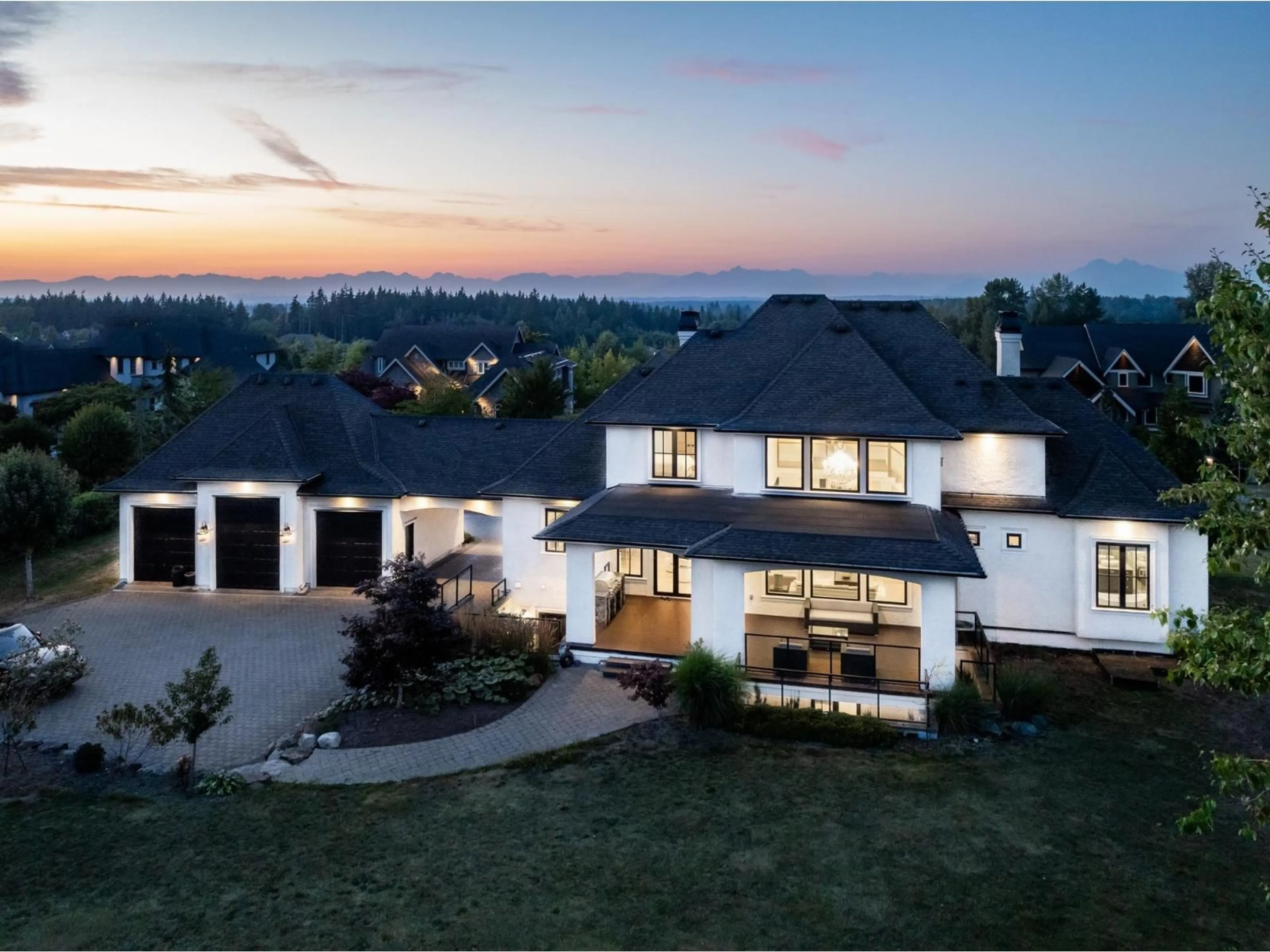 A pic from outside/outdoor area/front of a property/back of a property/a pic from drone, mountain view for 19884 3 AVENUE, Langley British Columbia V2Z0A2