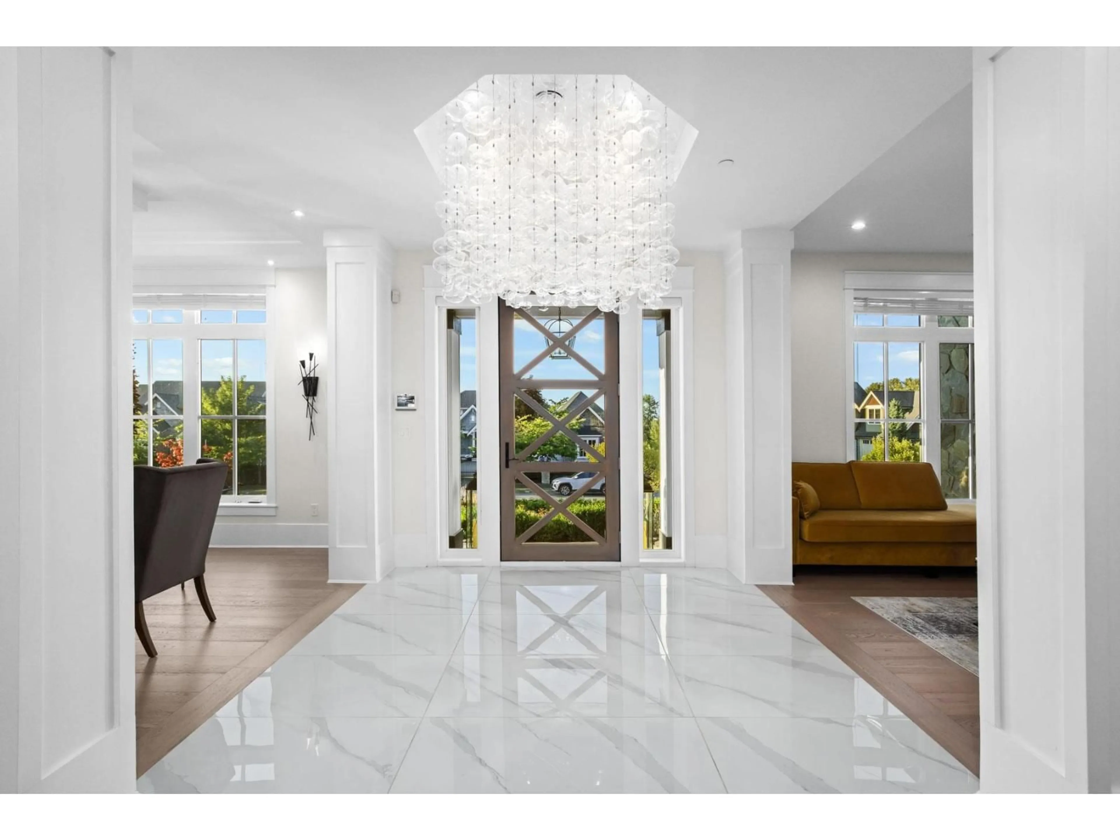 Indoor entryway for 19884 3 AVENUE, Langley British Columbia V2Z0A2