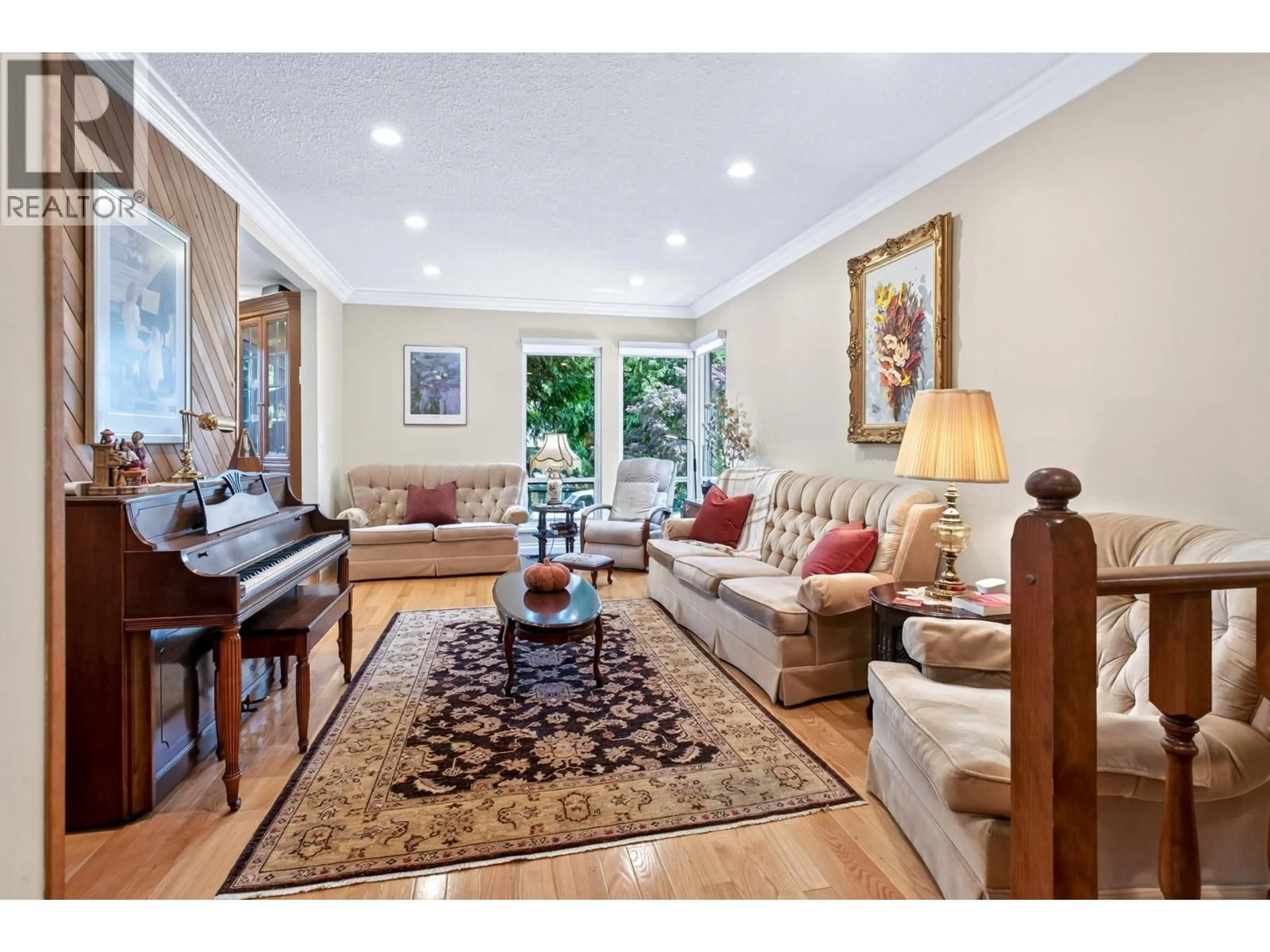 Living room with furniture, unknown for 2996 SURF CRESCENT, Coquitlam British Columbia V3C3S8