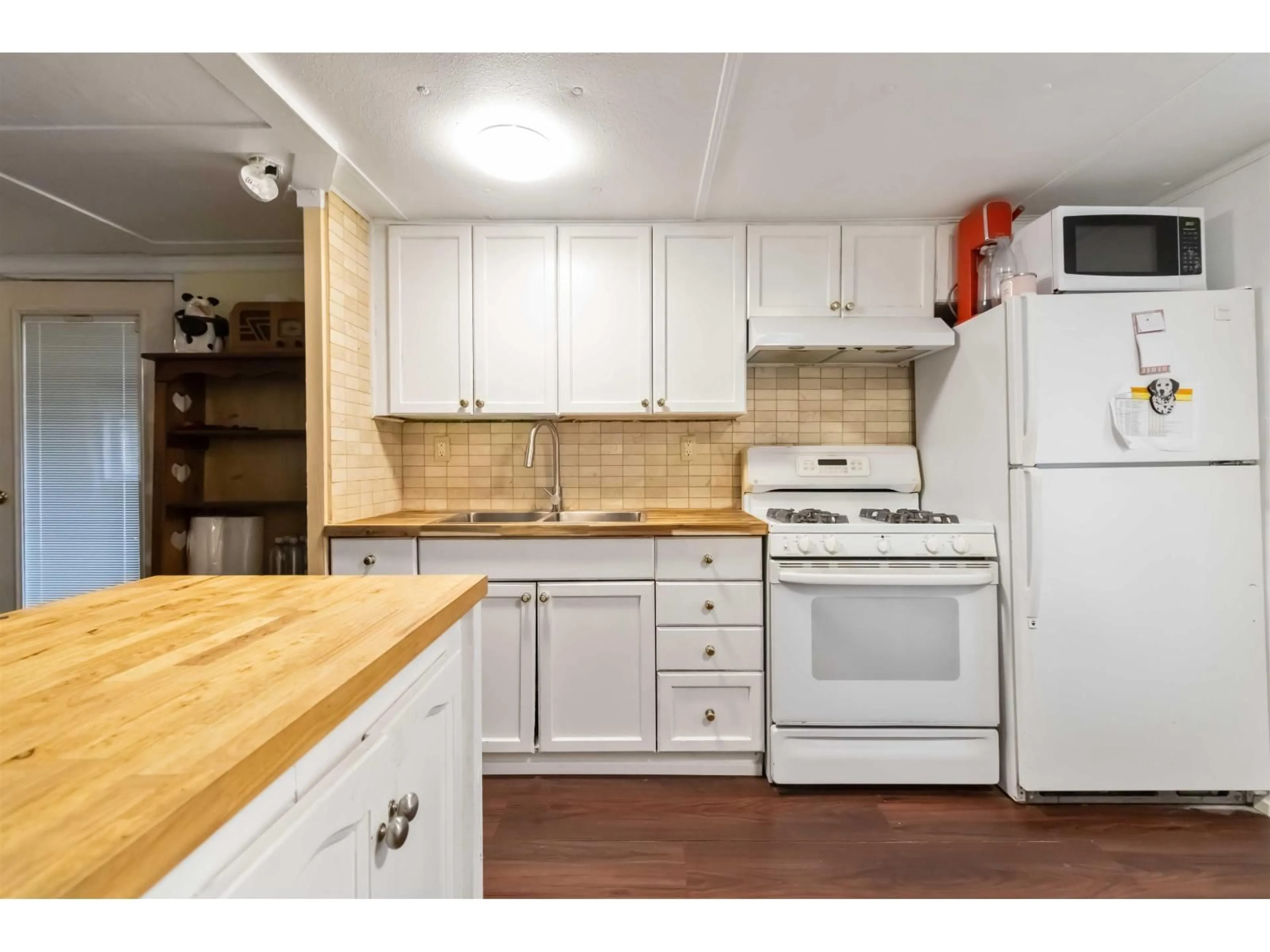 Standard kitchen, wood/laminate floor for 11 - 41711 TAYLOR ROAD, Mission British Columbia V0M1G0