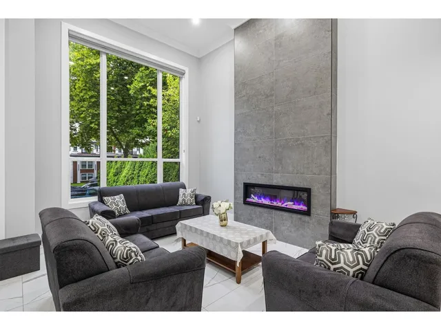 8995 QUEEN MARY BOULEVARD, Surrey 3