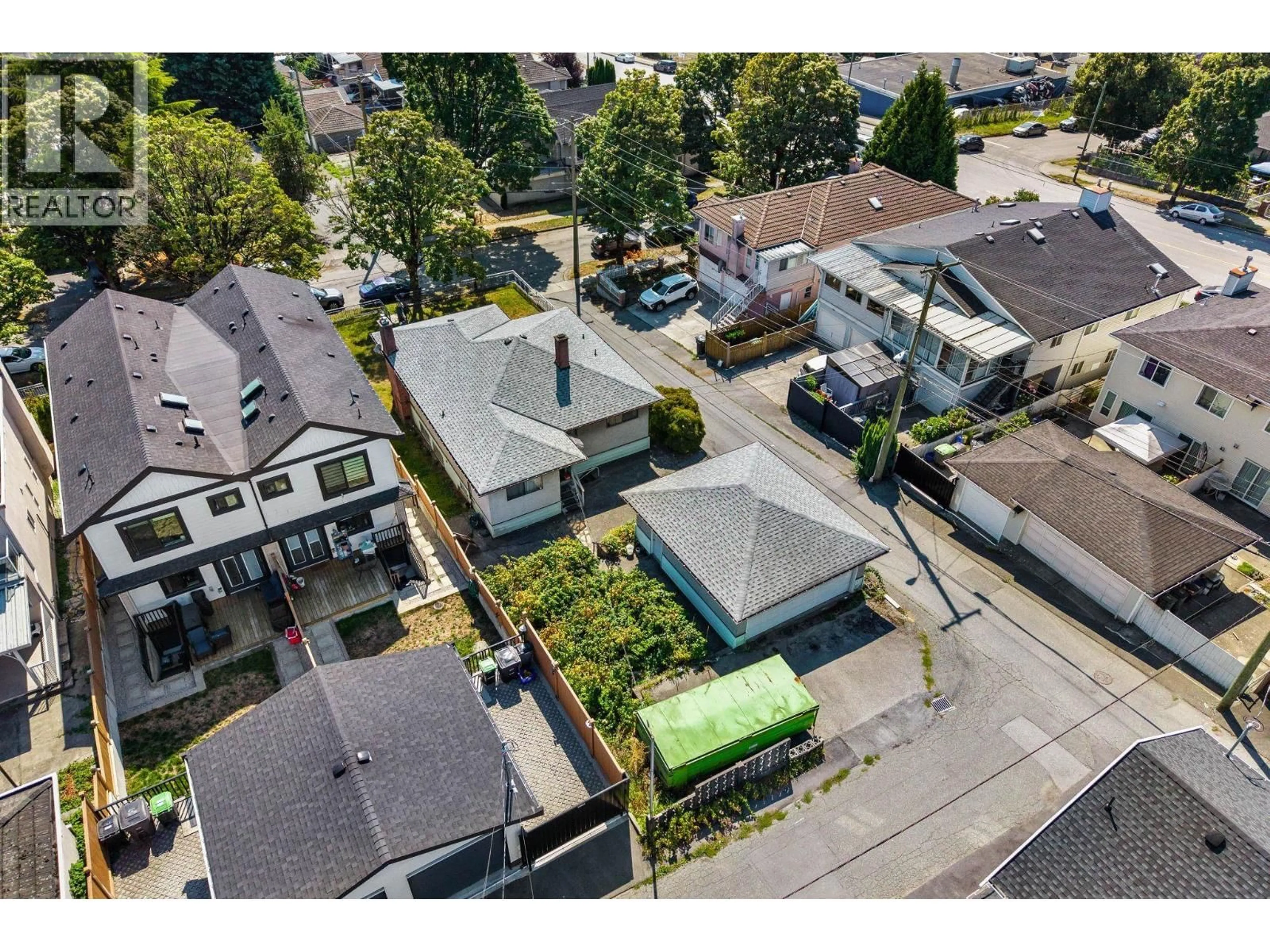 A pic from outside/outdoor area/front of a property/back of a property/a pic from drone, street for 715 63RD AVENUE, Vancouver British Columbia V5X2K6