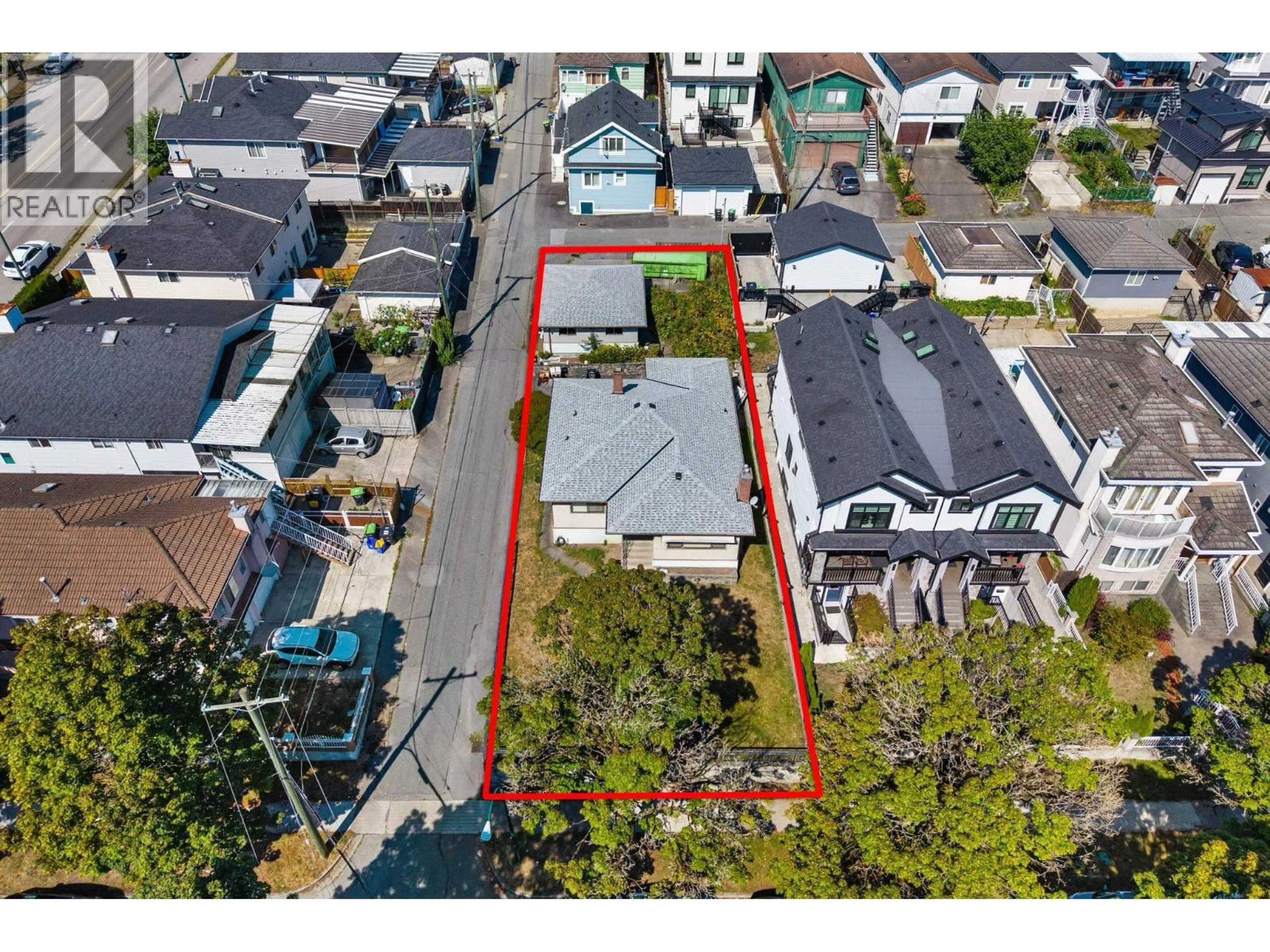 A pic from outside/outdoor area/front of a property/back of a property/a pic from drone, street for 715 63RD AVENUE, Vancouver British Columbia V5X2K6
