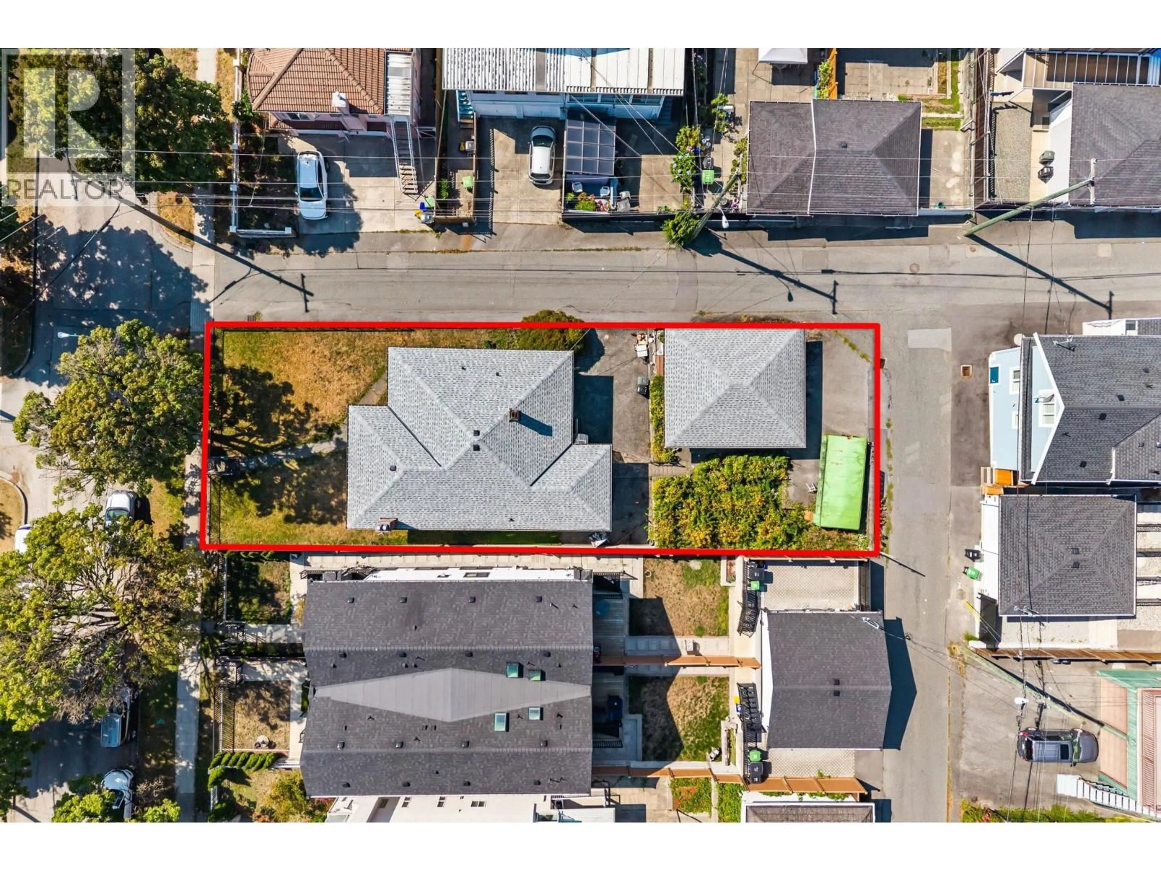 A pic from outside/outdoor area/front of a property/back of a property/a pic from drone, street for 715 63RD AVENUE, Vancouver British Columbia V5X2K6