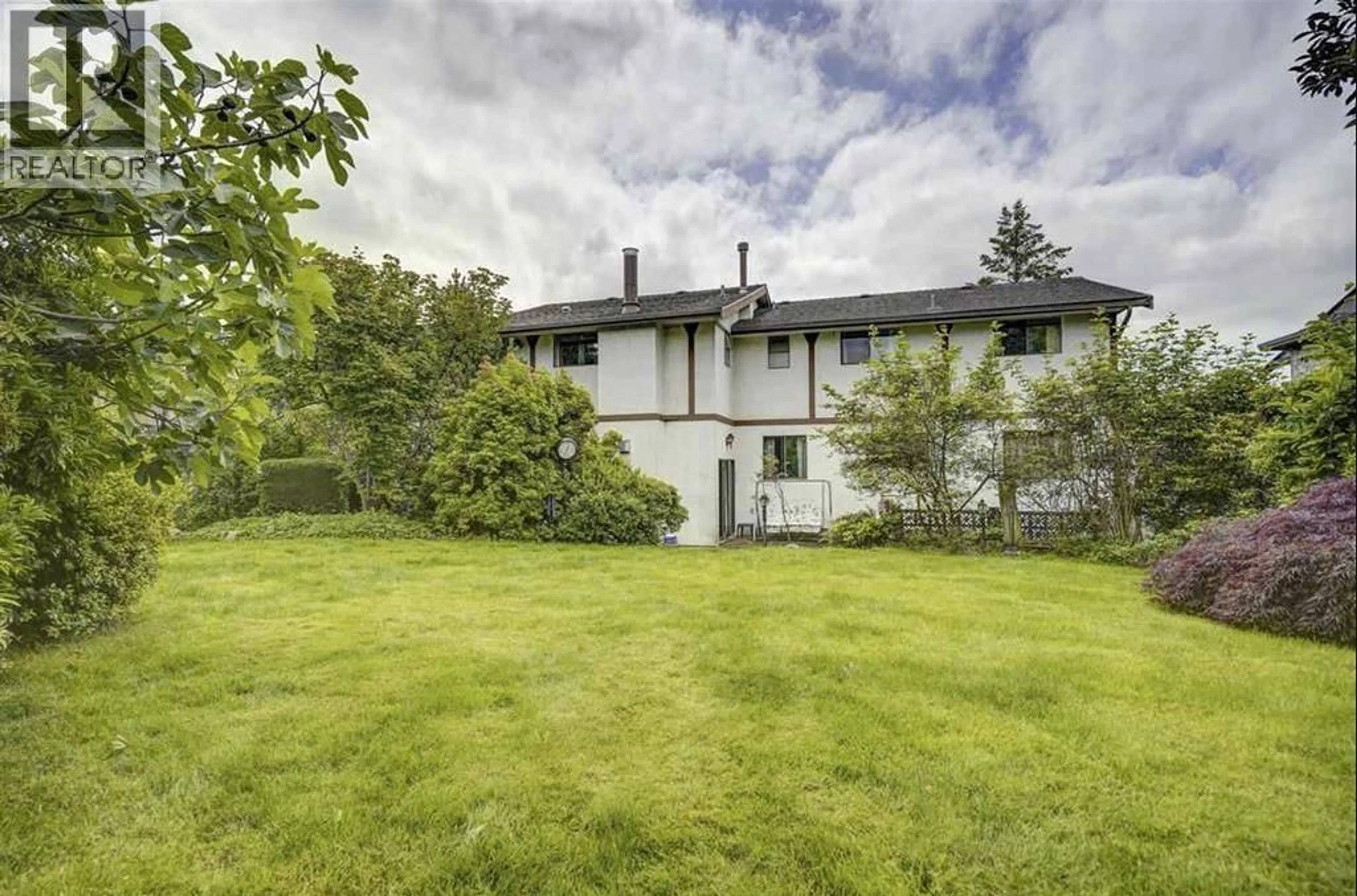 A pic from outside/outdoor area/front of a property/back of a property/a pic from drone, unknown for 5755 MONARCH STREET, Burnaby British Columbia V5G2A2