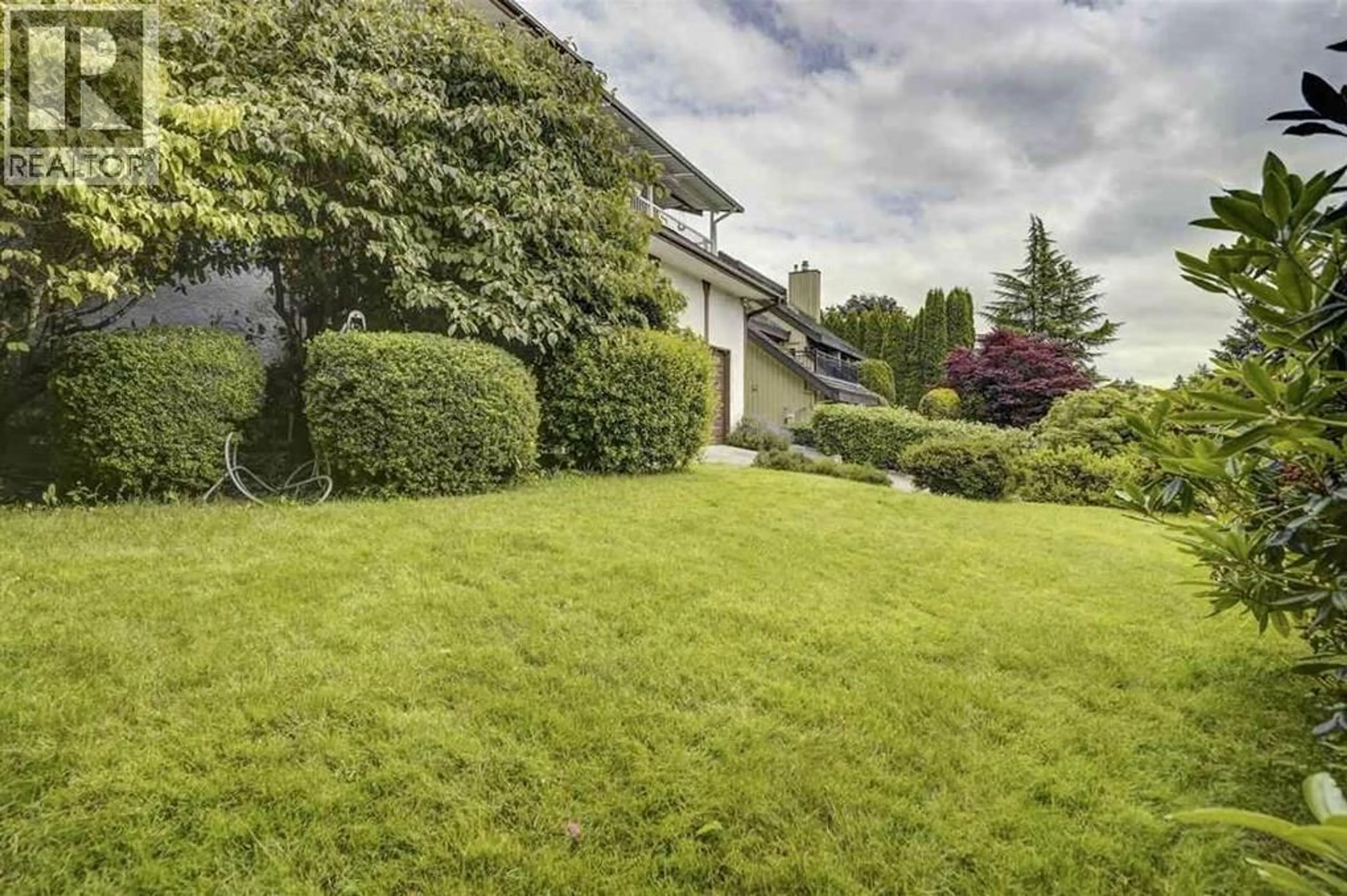 A pic from outside/outdoor area/front of a property/back of a property/a pic from drone, street for 5755 MONARCH STREET, Burnaby British Columbia V5G2A2