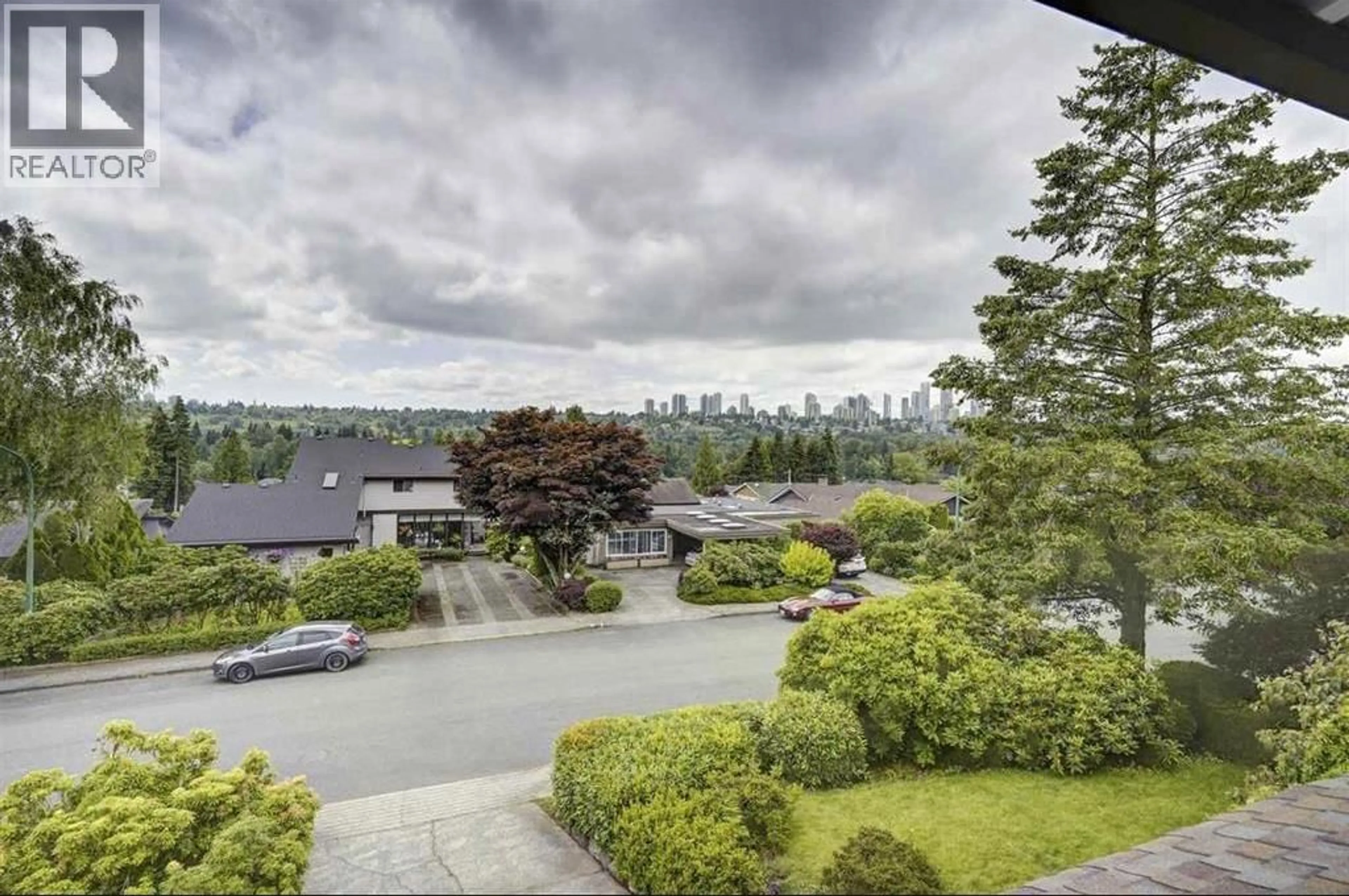 A pic from outside/outdoor area/front of a property/back of a property/a pic from drone, unknown for 5755 MONARCH STREET, Burnaby British Columbia V5G2A2