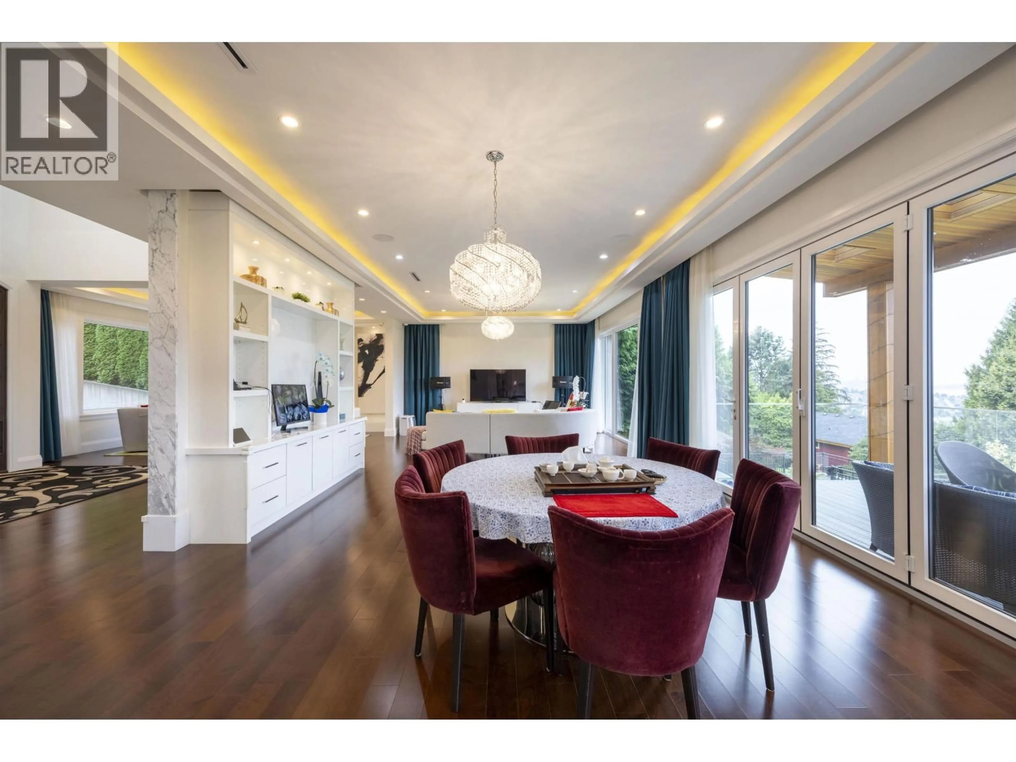 Dining room, wood/laminate floor for 5111 HARBOUR VIEW ROAD, Burnaby British Columbia V5B1C9