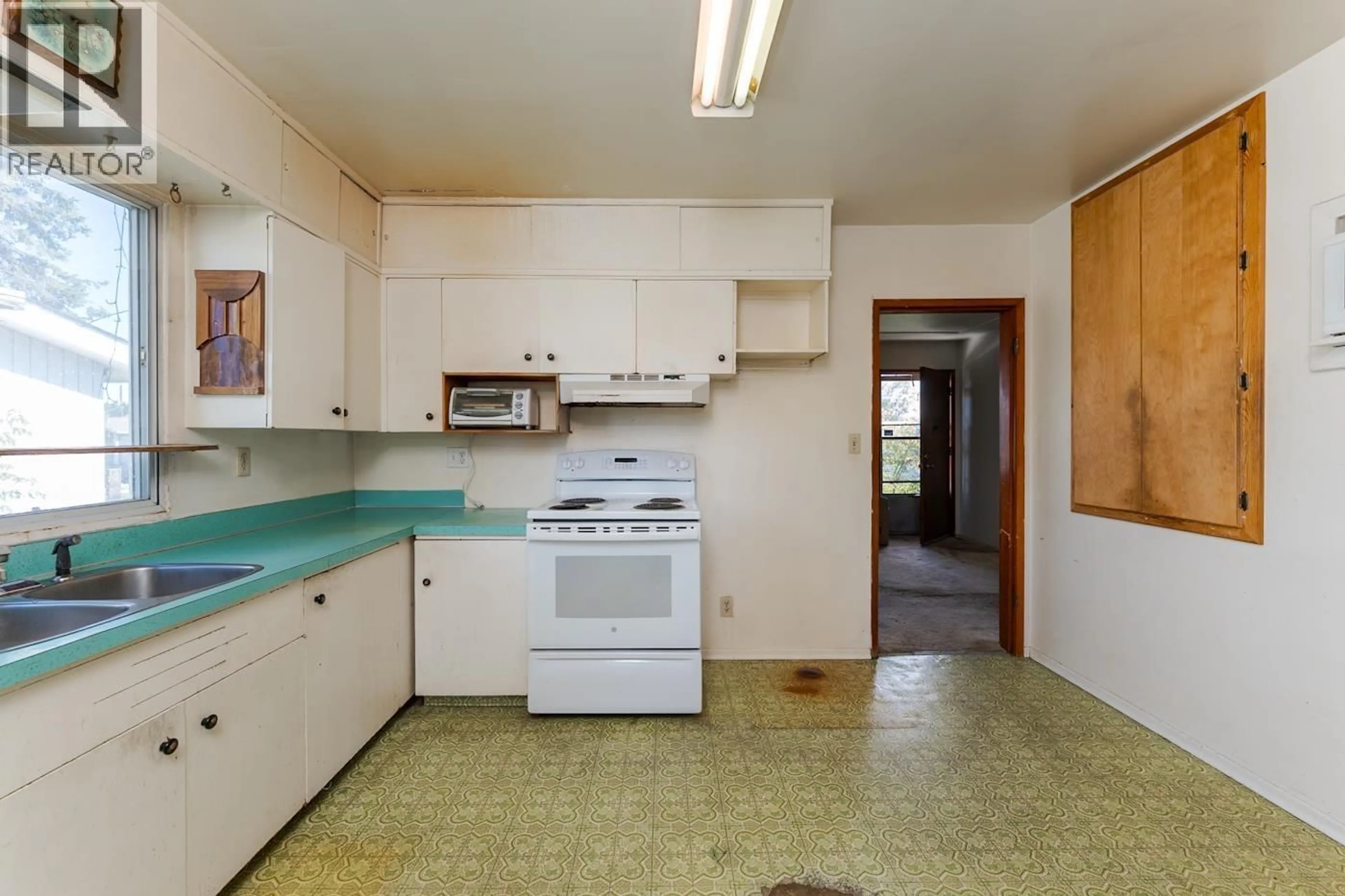 Standard kitchen, unknown for 413 JOHNSON STREET, Prince George British Columbia V2M2Z7