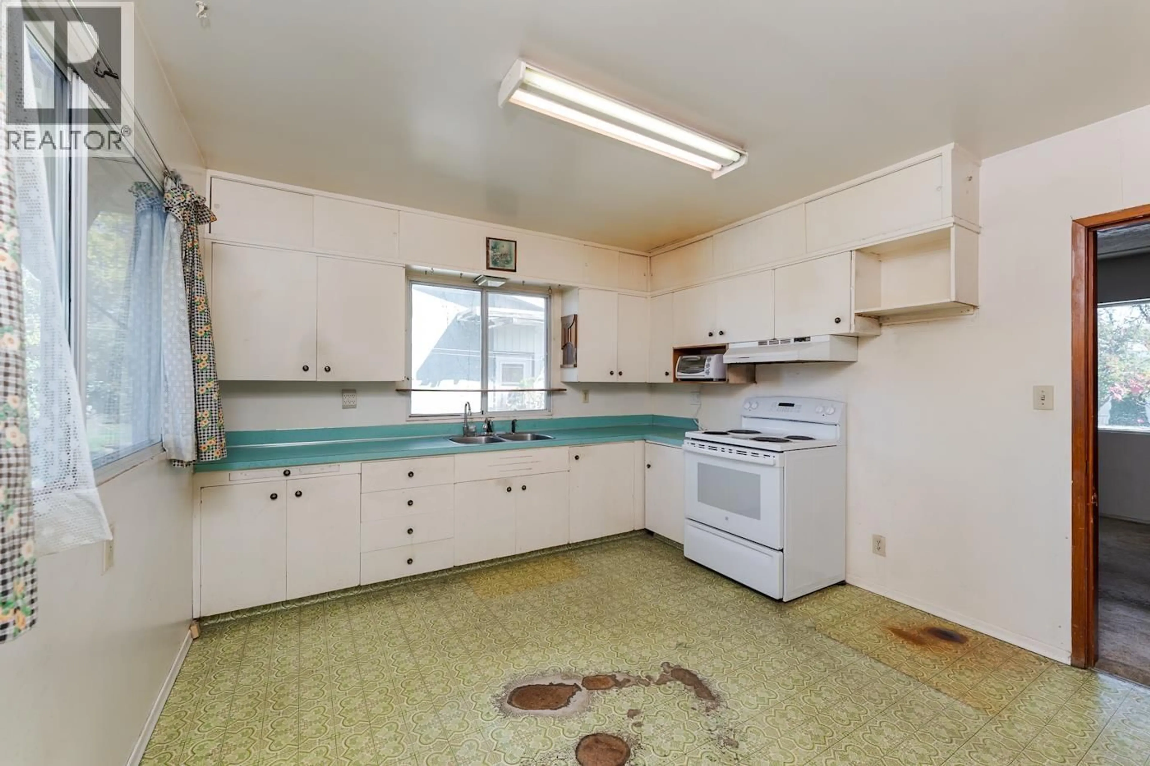 Standard kitchen, unknown for 413 JOHNSON STREET, Prince George British Columbia V2M2Z7