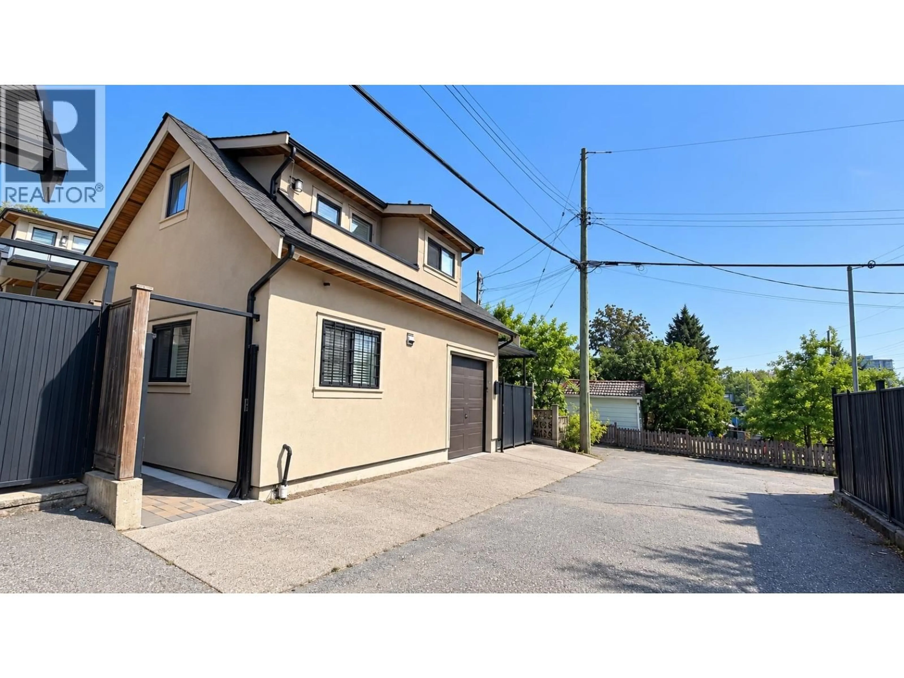 A pic from outside/outdoor area/front of a property/back of a property/a pic from drone, street for 426 E 63 AVENUE, Vancouver British Columbia V5X2K2