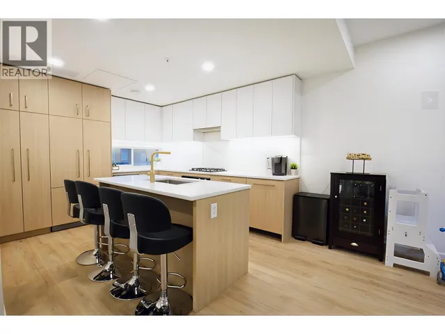 202 - 381 CLAYTON STREET, Coquitlam 3