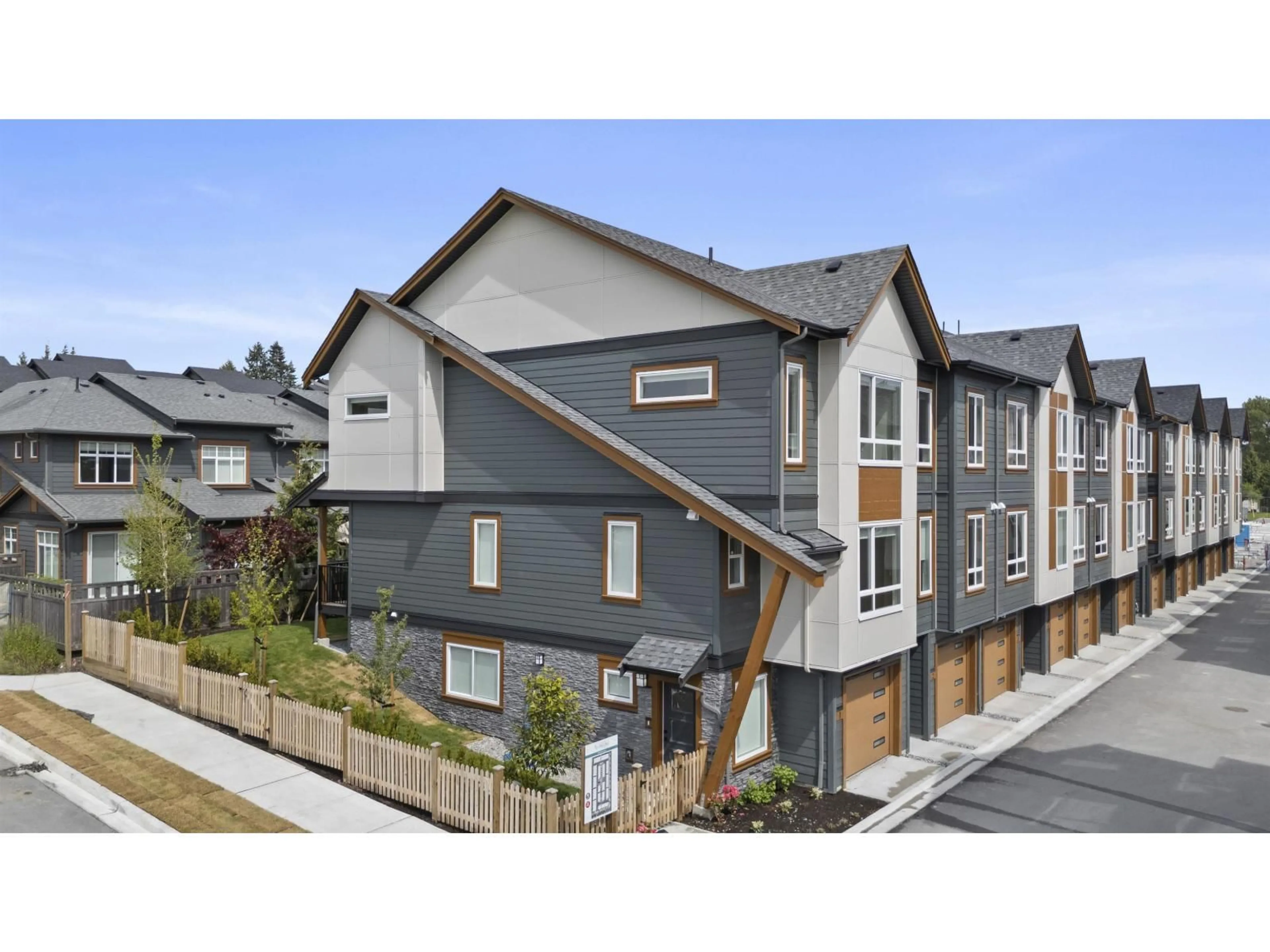 Home with vinyl exterior material, mountain view for 25 - 17155 79A AVENUE, Surrey British Columbia V0N0V0