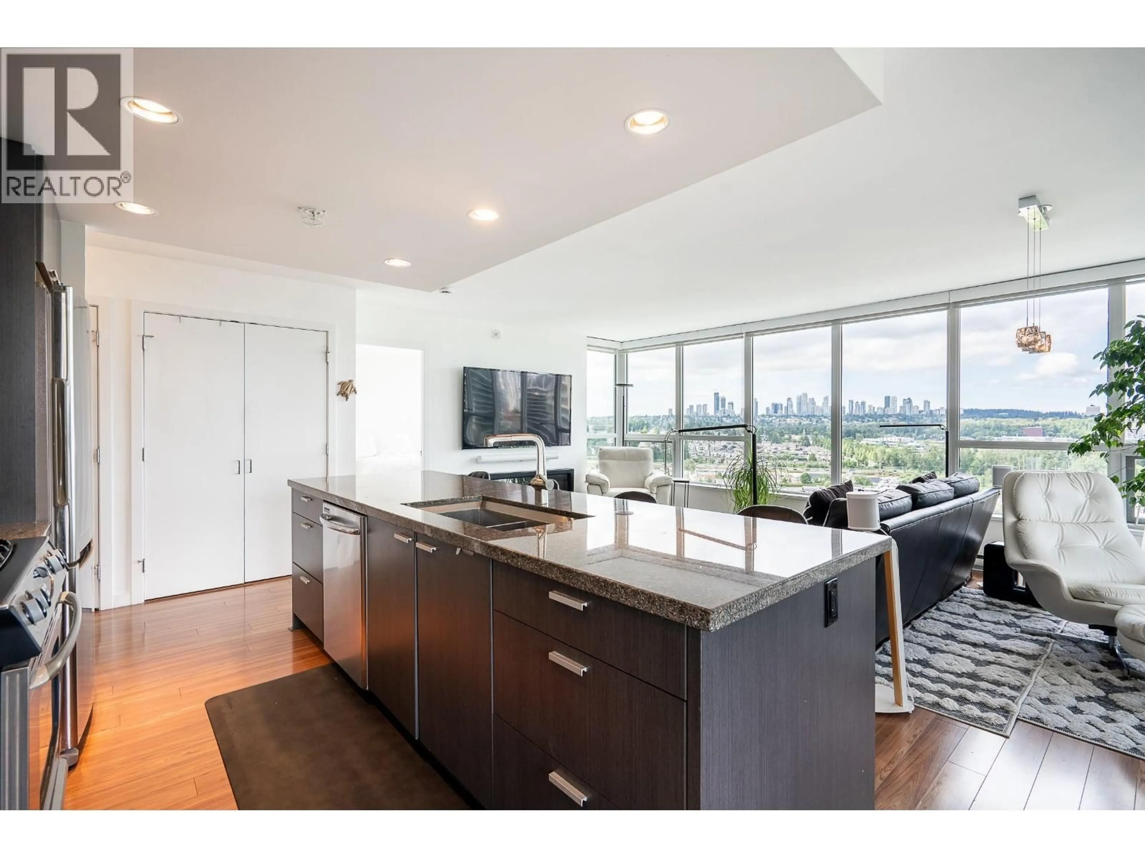Open concept kitchen, unknown for 1904 - 2200 DOUGLAS ROAD, Burnaby British Columbia V5C0G8