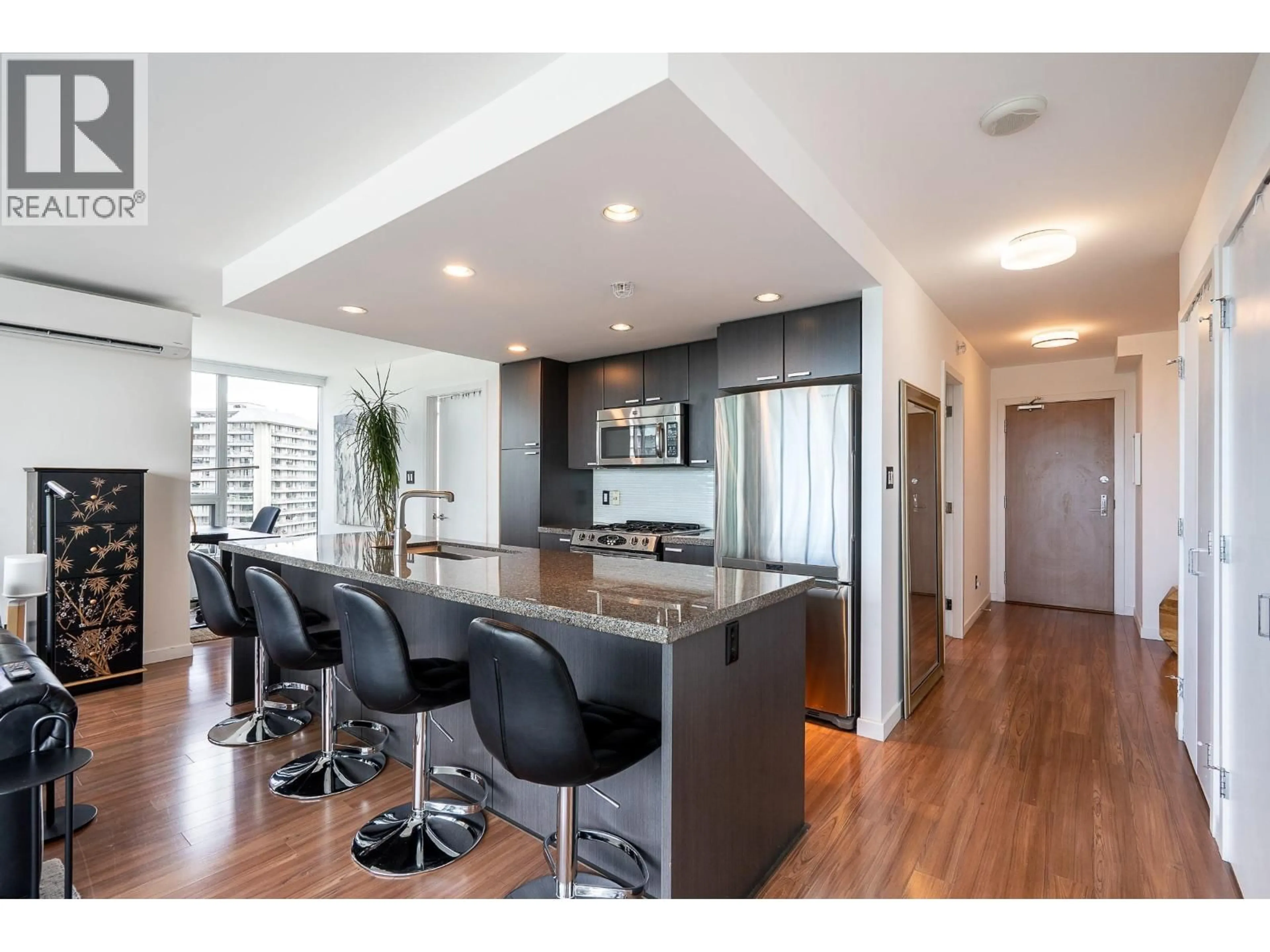 Open concept kitchen, unknown for 1904 - 2200 DOUGLAS ROAD, Burnaby British Columbia V5C0G8