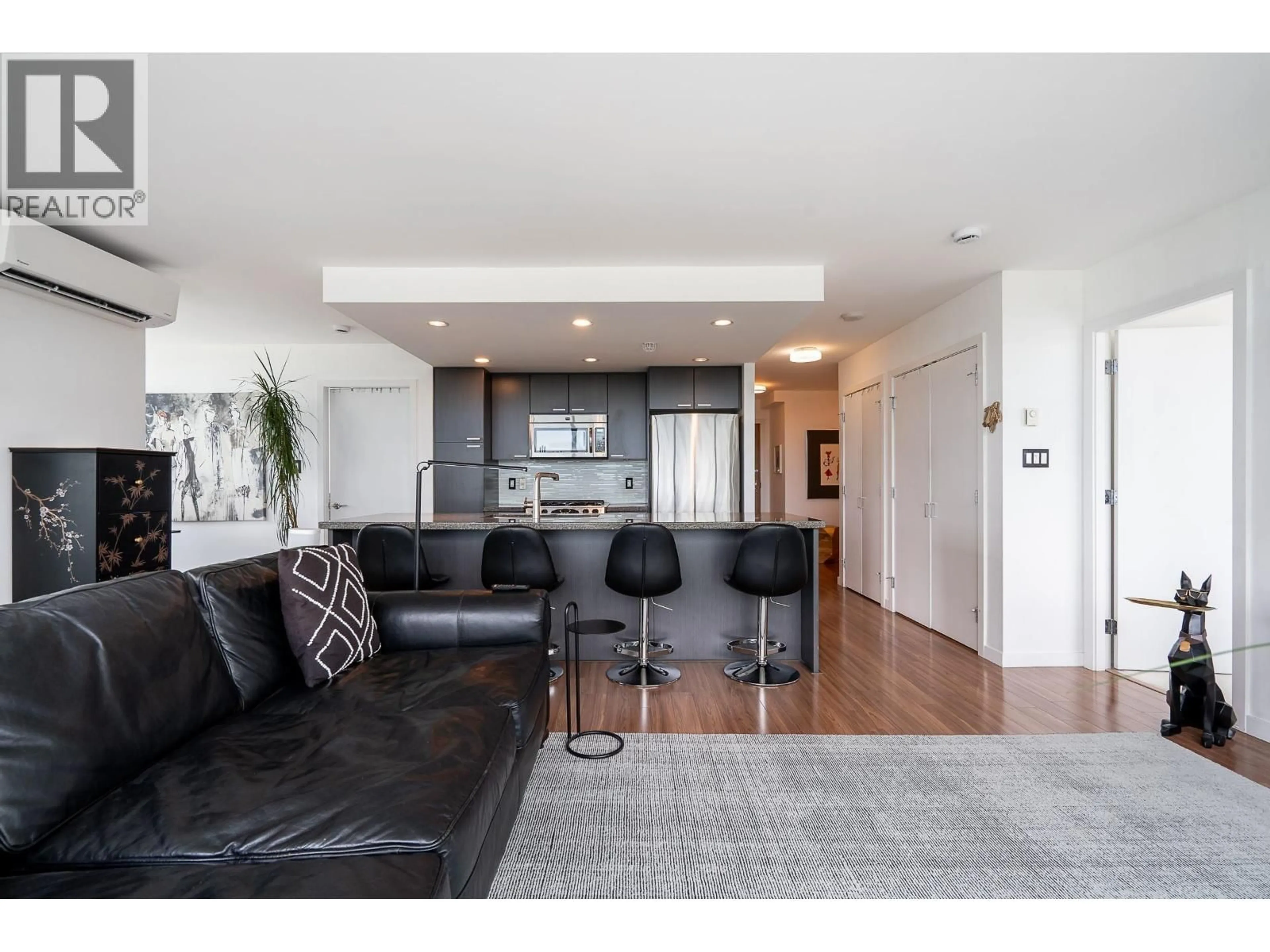 Living room with furniture, wood/laminate floor for 1904 - 2200 DOUGLAS ROAD, Burnaby British Columbia V5C0G8