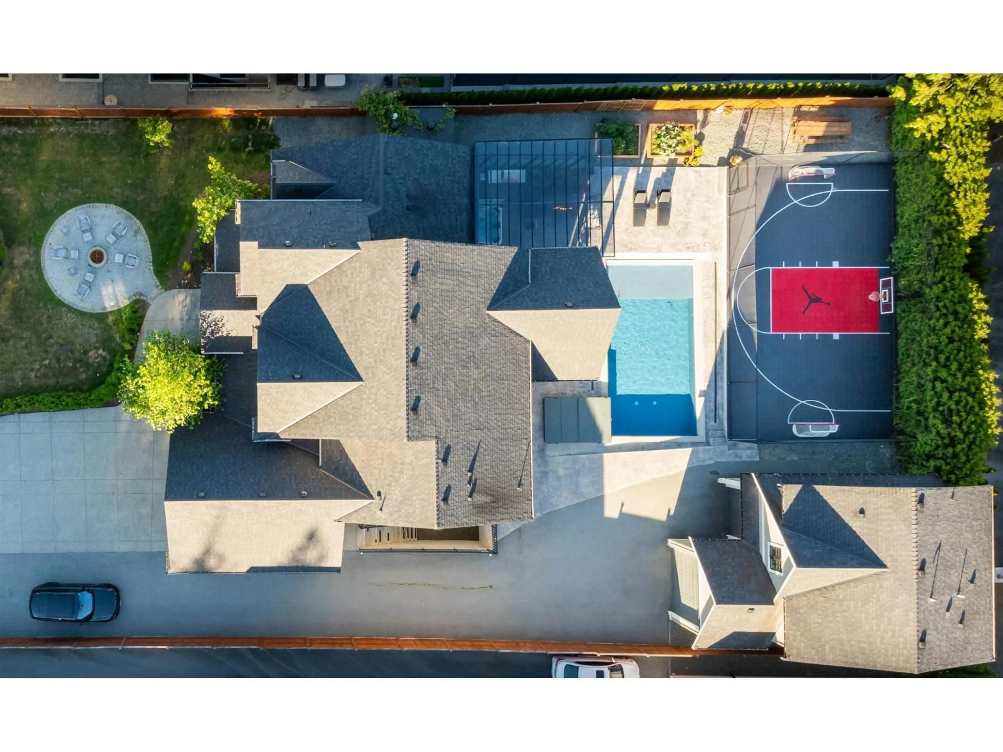 A pic from outside/outdoor area/front of a property/back of a property/a pic from drone, city buildings view from balcony for 2 - 21754 88 AVENUE, Langley British Columbia V1M3S7