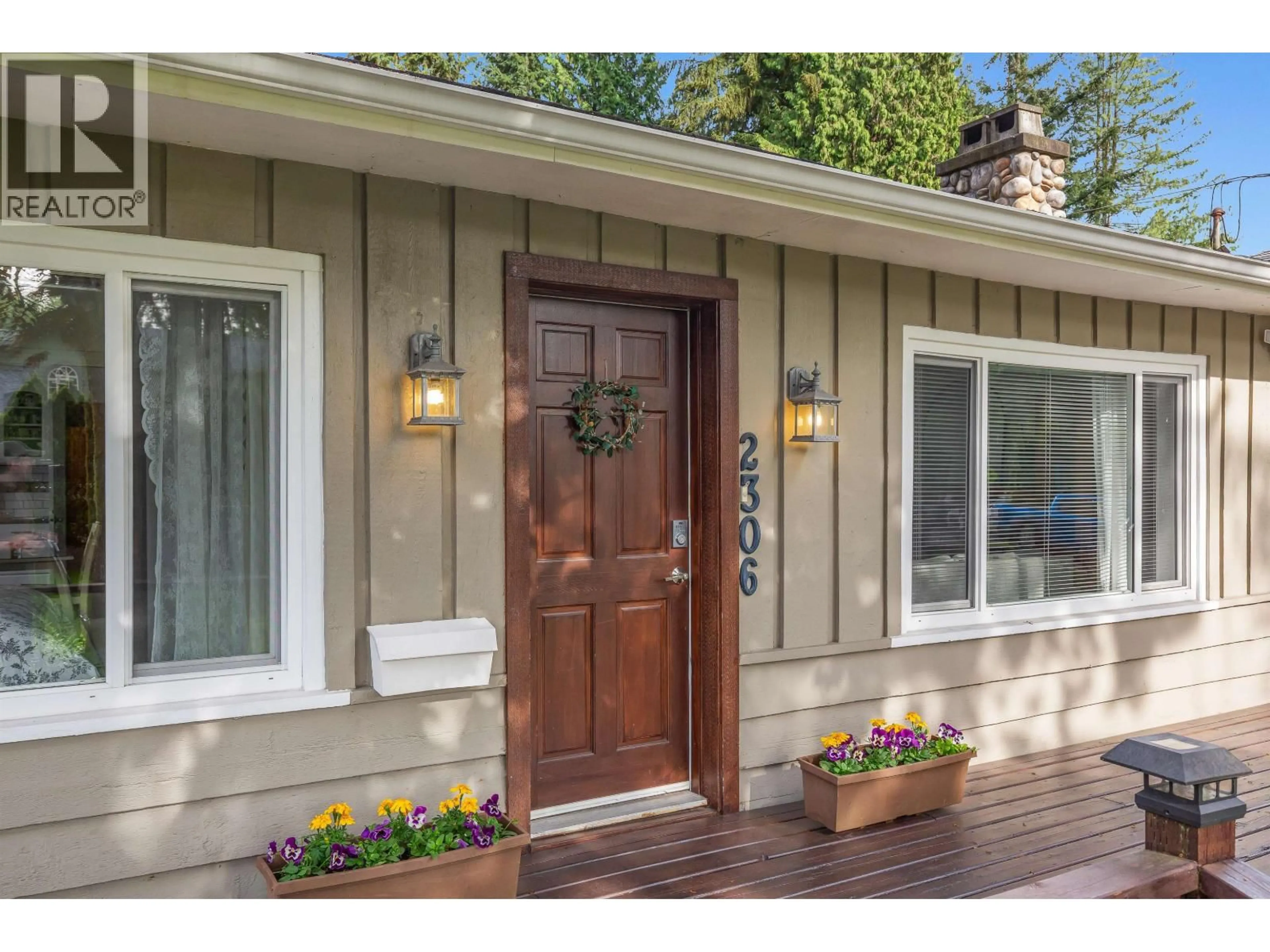 Indoor entryway for 2306 WILLIAM AVENUE, North Vancouver British Columbia V7J2P6