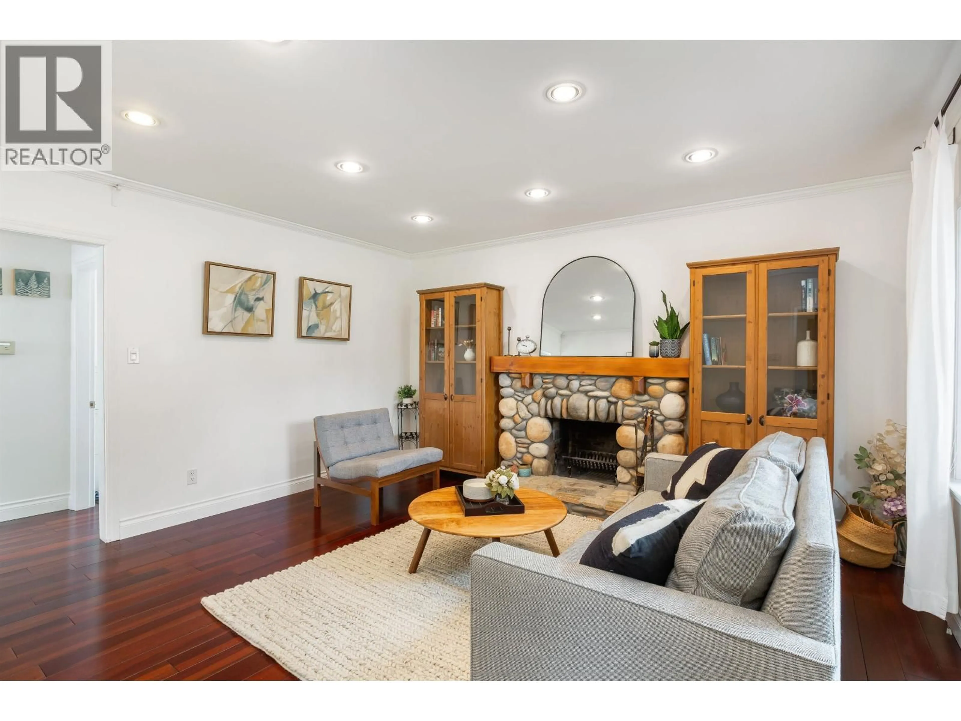 Living room with furniture, unknown for 2306 WILLIAM AVENUE, North Vancouver British Columbia V7J2P6