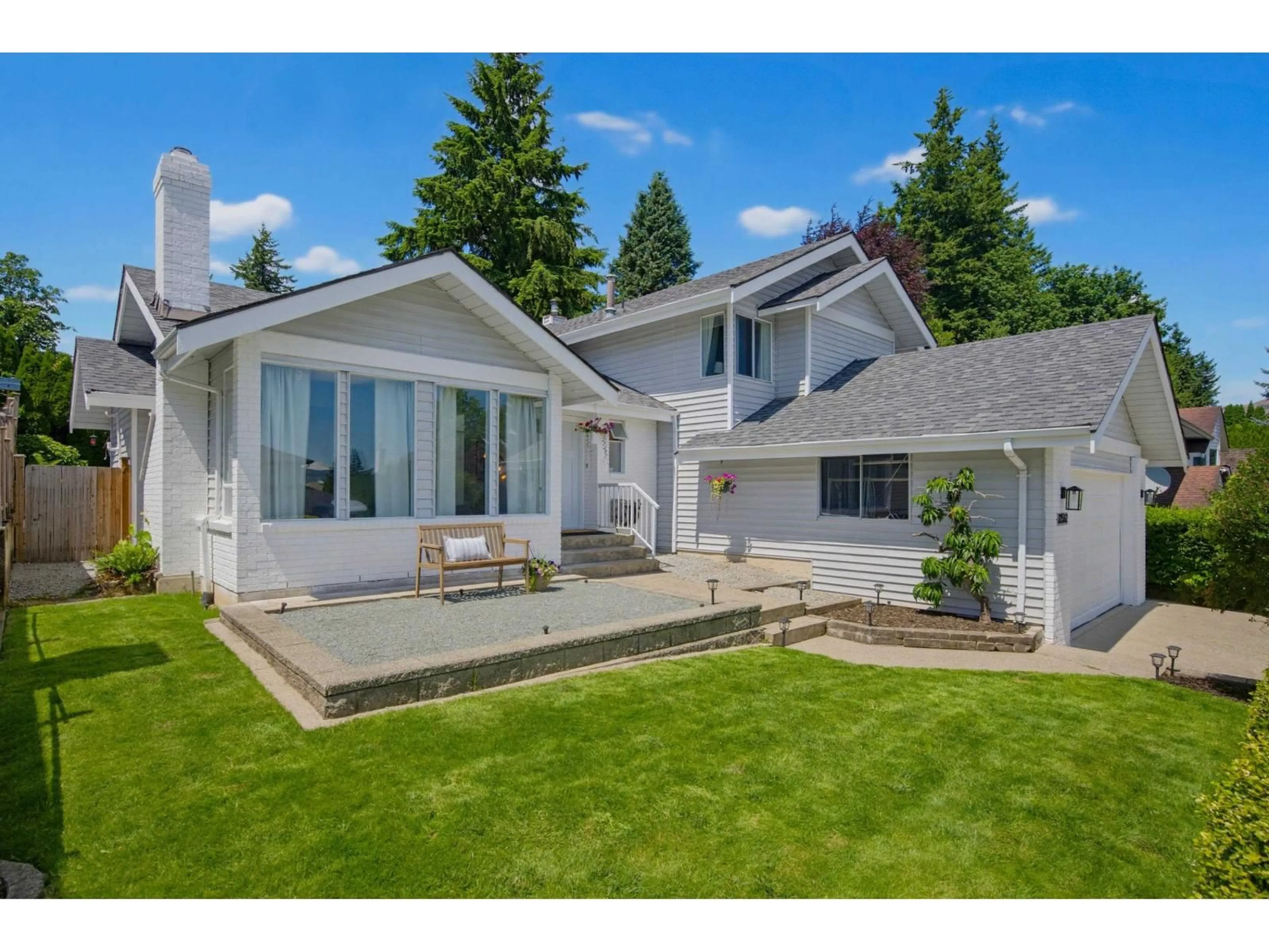 Home with vinyl exterior material, street for 32562 MURRAY AVENUE, Abbotsford British Columbia V2T4T5