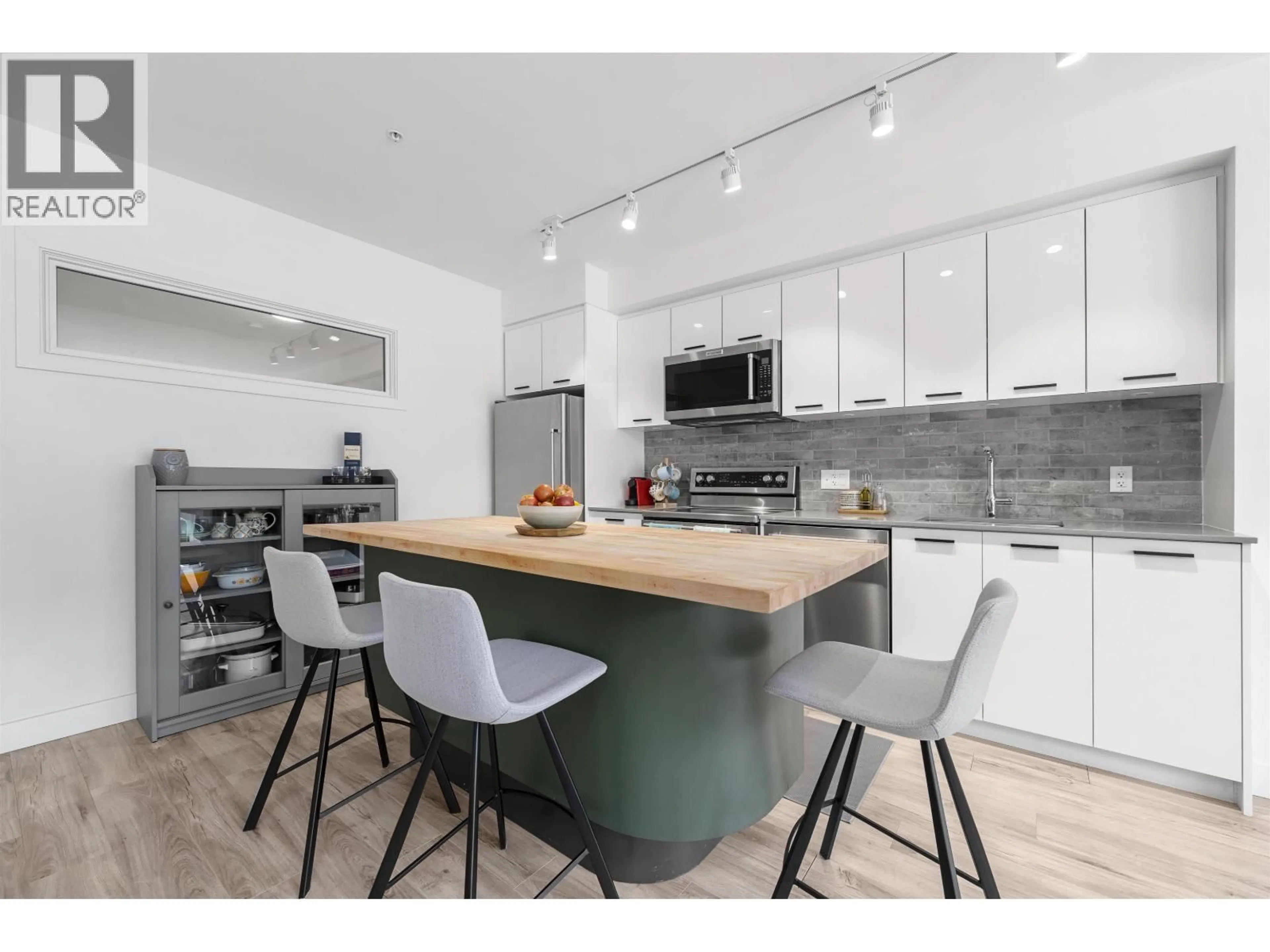 Open concept kitchen, unknown for 509 - 38013 THIRD AVENUE, Squamish British Columbia V8B0Z8