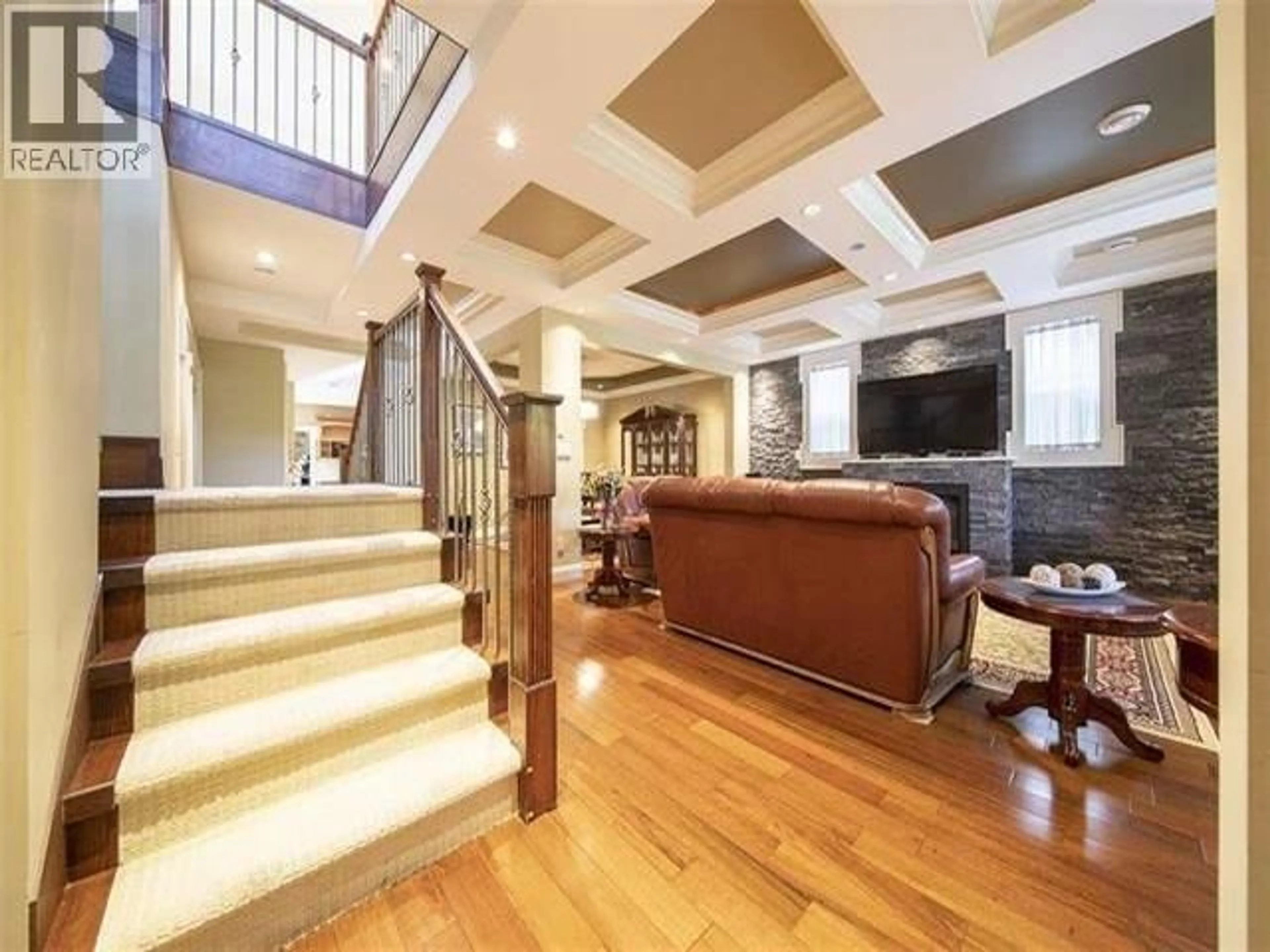 Indoor foyer for 238 HUME STREET, New Westminster British Columbia V3M5N5