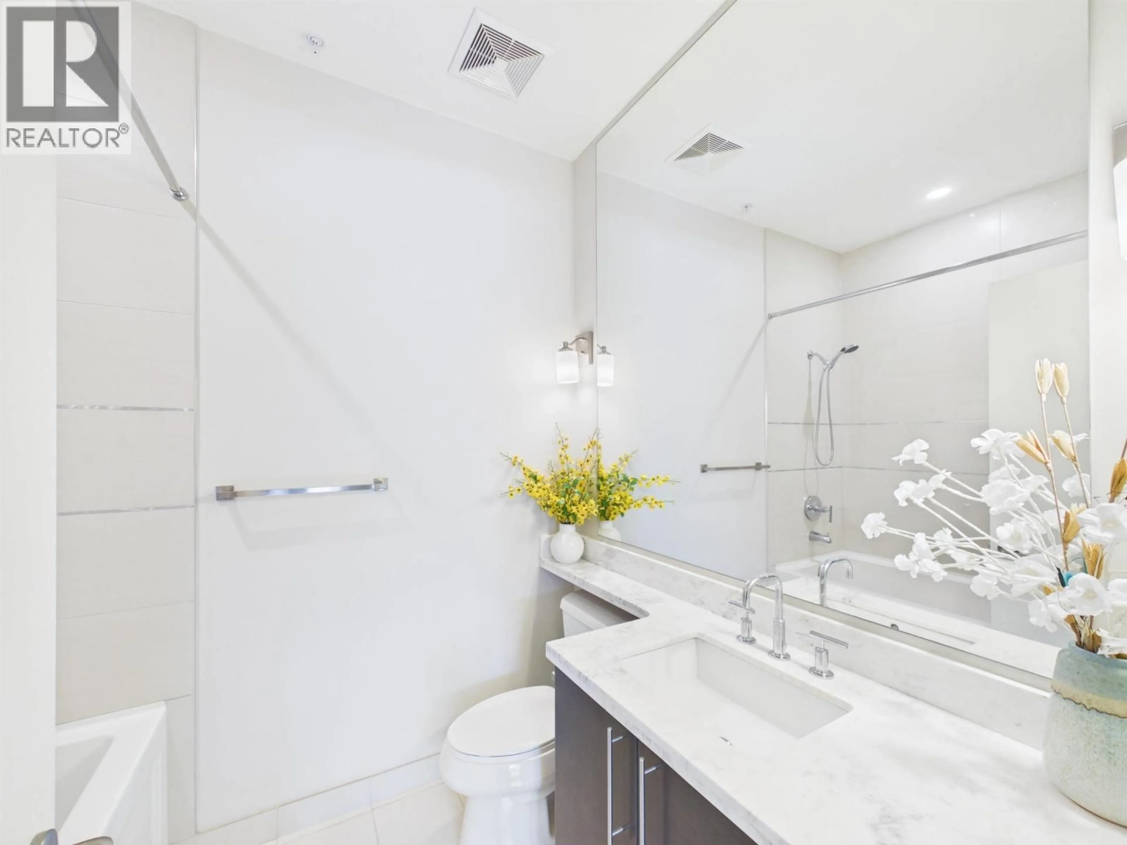 Contemporary bathroom, ceramic/tile floor for 3 - 6733 BUSWELL STREET, Richmond British Columbia V6Y0E3