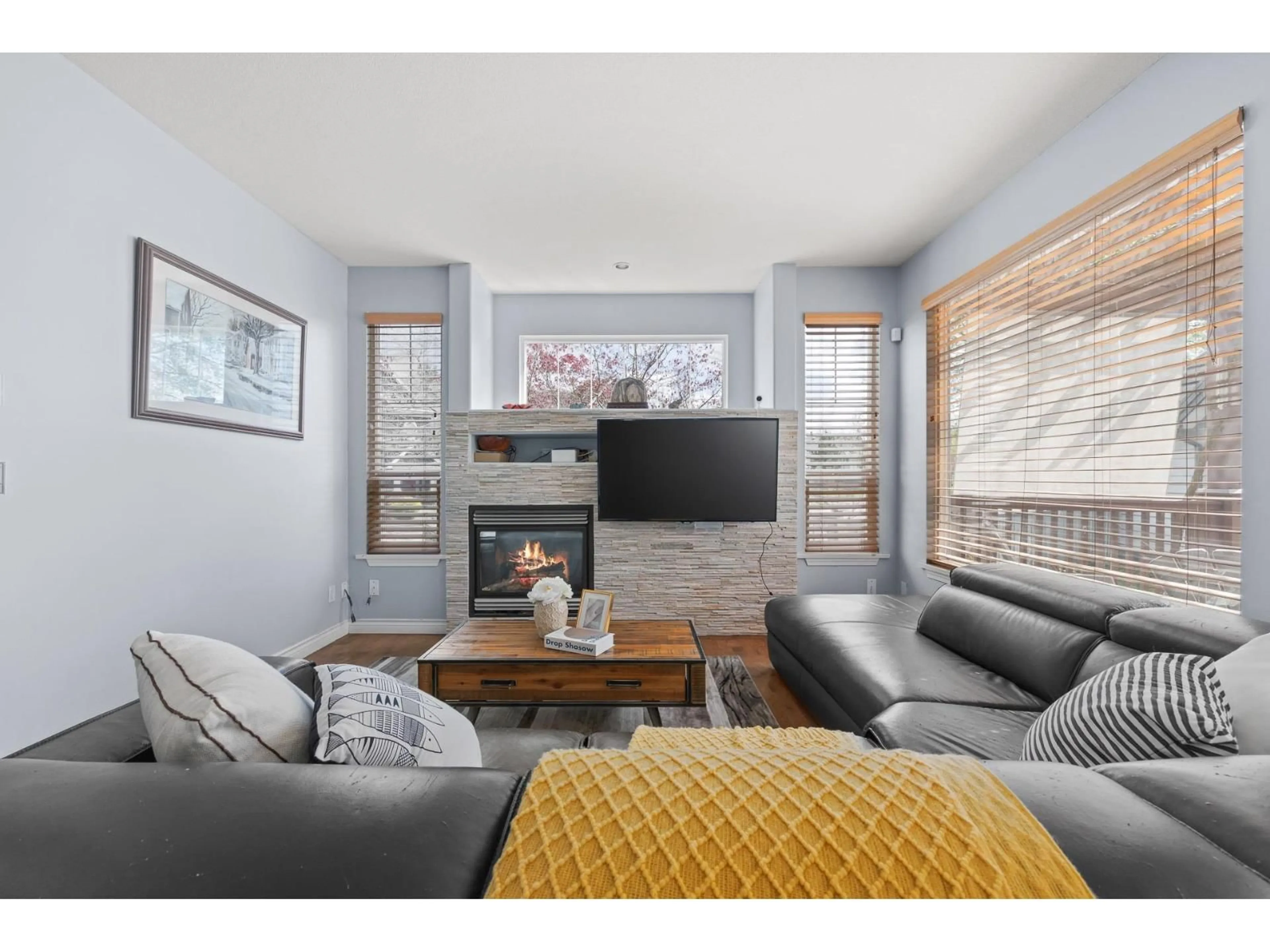 Living room with furniture, wood/laminate floor for 3307 ROSEMARY HEIGHTS CRESCENT, Surrey British Columbia V3Z0K7