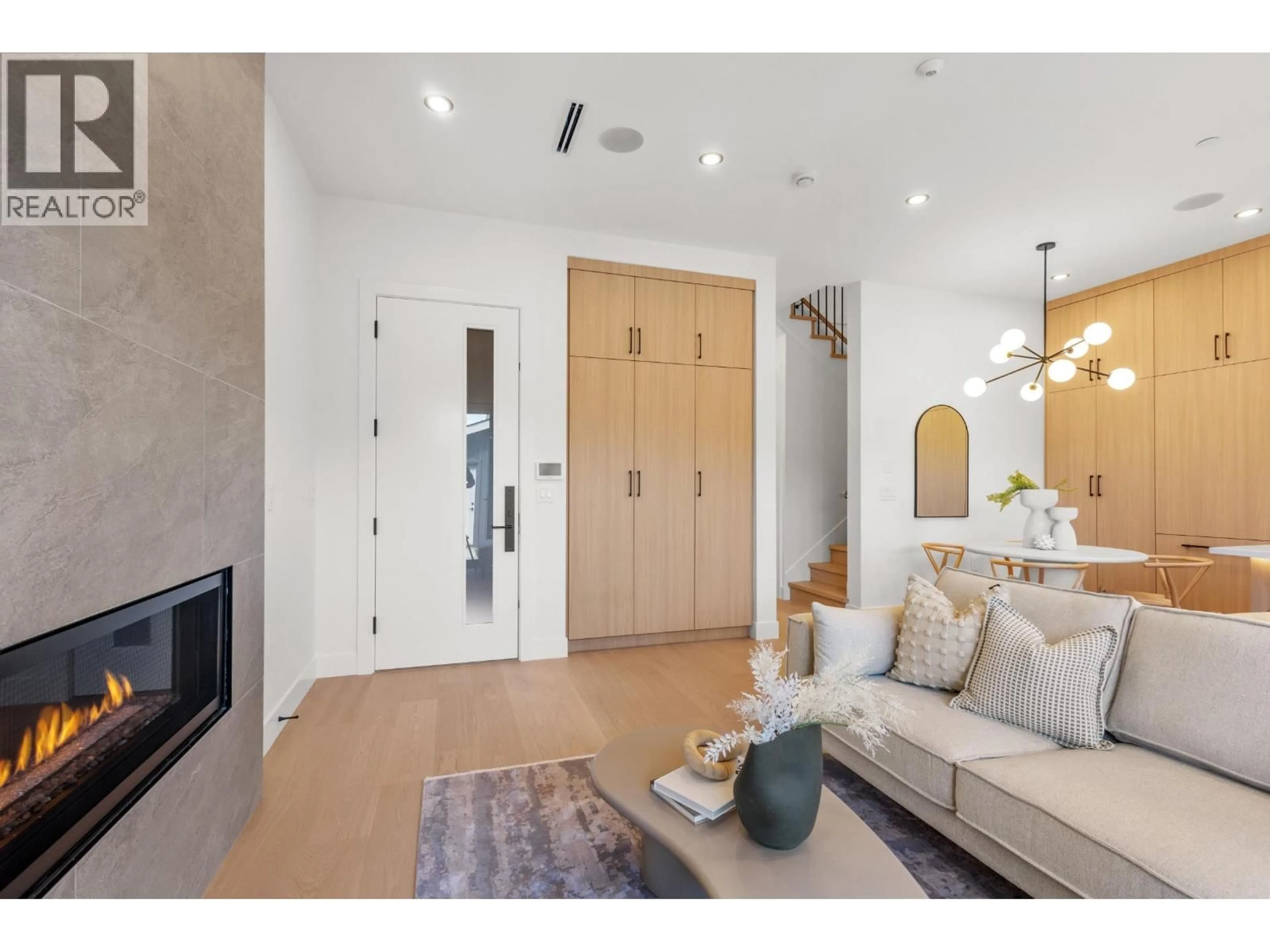 Indoor entryway for 2 - 3873 22ND AVENUE, Vancouver British Columbia V6S1J8