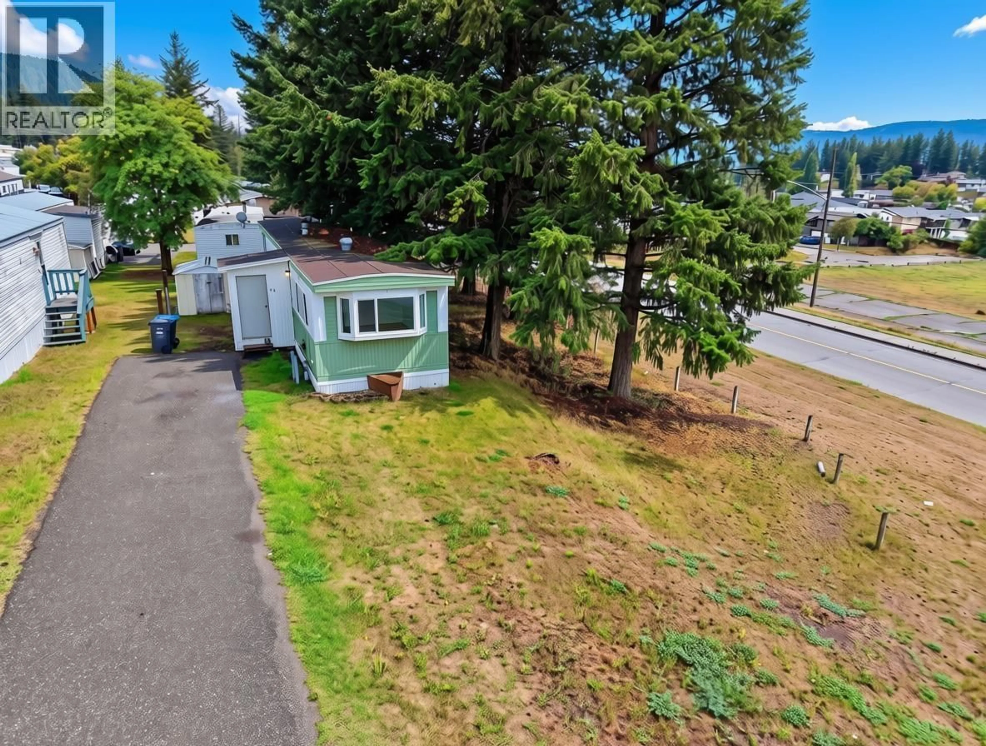 A pic from outside/outdoor area/front of a property/back of a property/a pic from drone, water/lake/river/ocean view for 30 - 770 ELEVENTH AVENUE, Williams Lake British Columbia V2G2M4