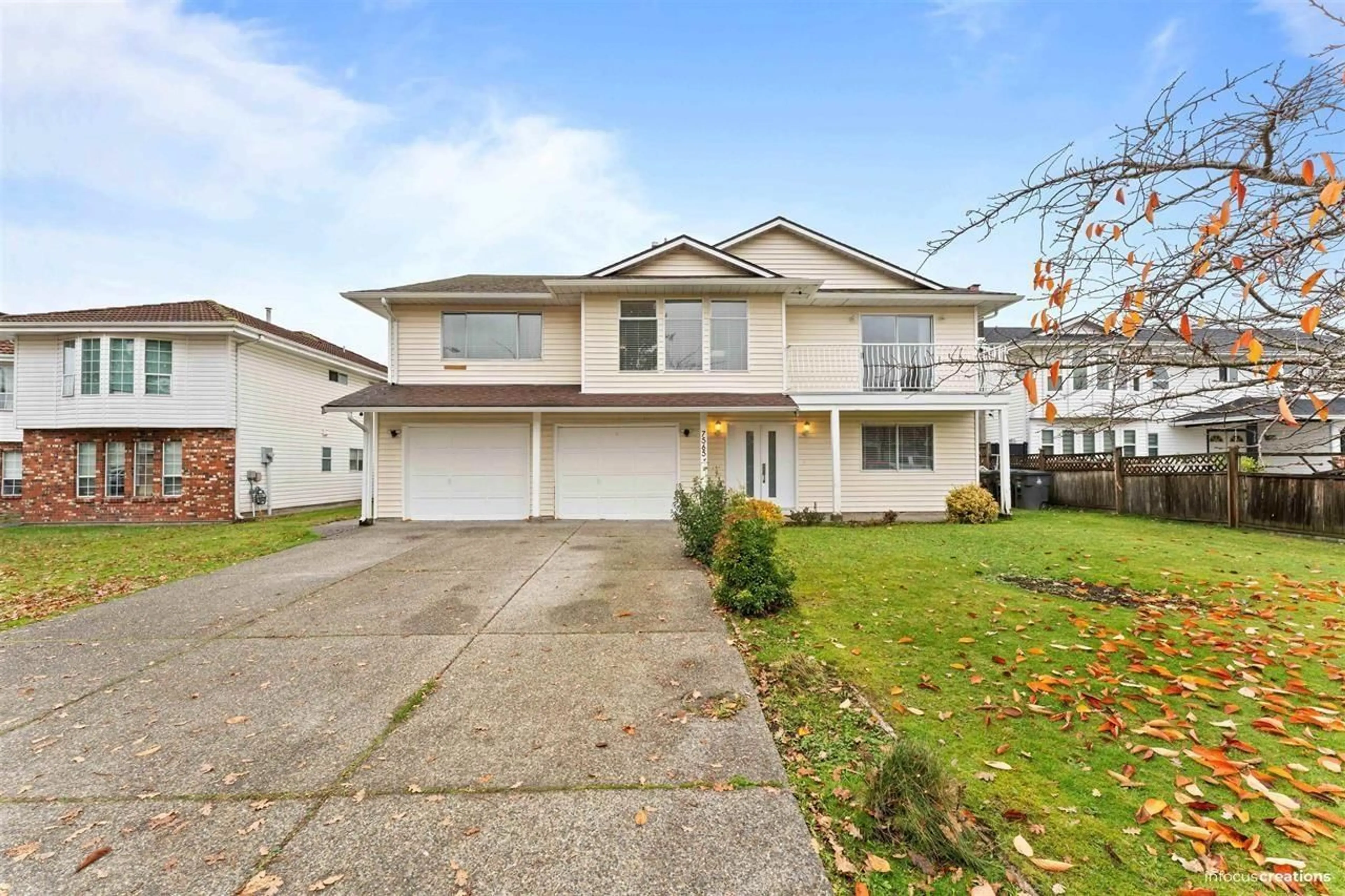 Home with vinyl exterior material, street for 7565 123A STREET, Surrey British Columbia V3W9P6