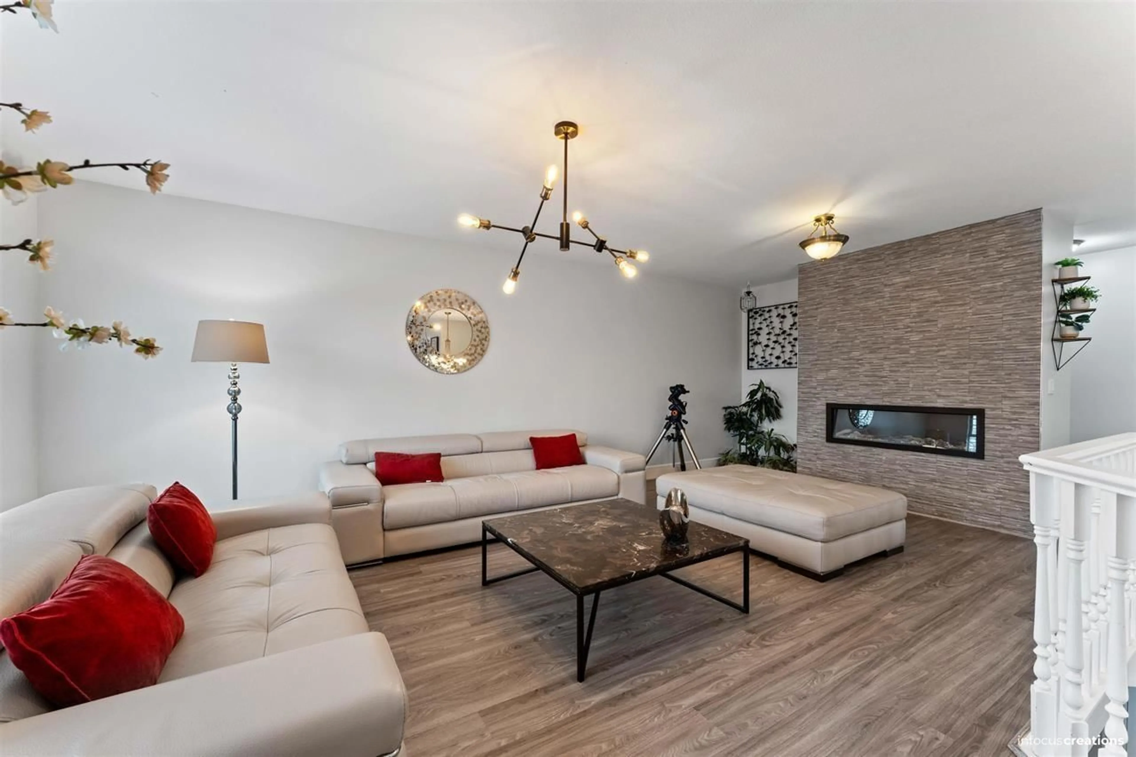 Living room with furniture, wood/laminate floor for 7565 123A STREET, Surrey British Columbia V3W9P6