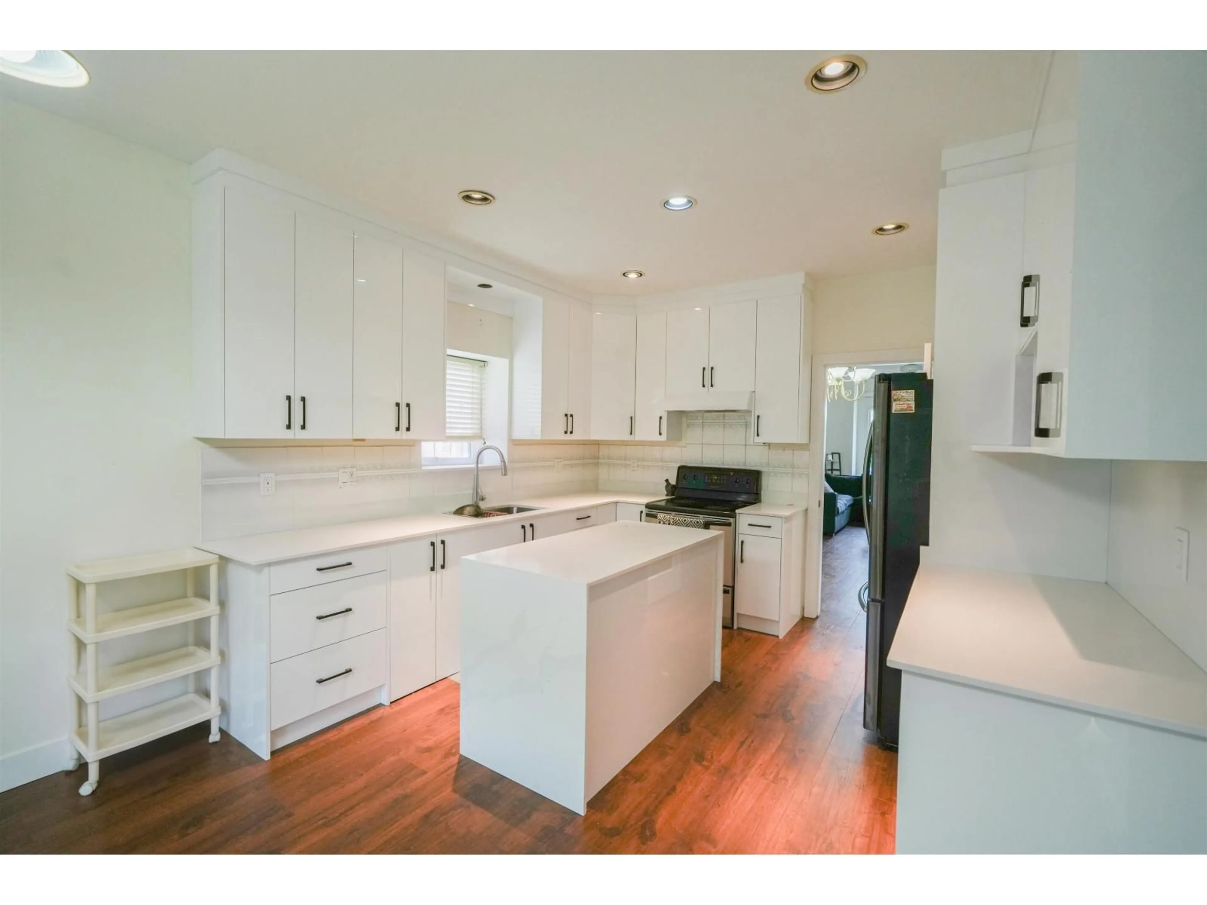 Open concept kitchen, unknown for 13347 89 AVENUE, Surrey British Columbia V3V1A6