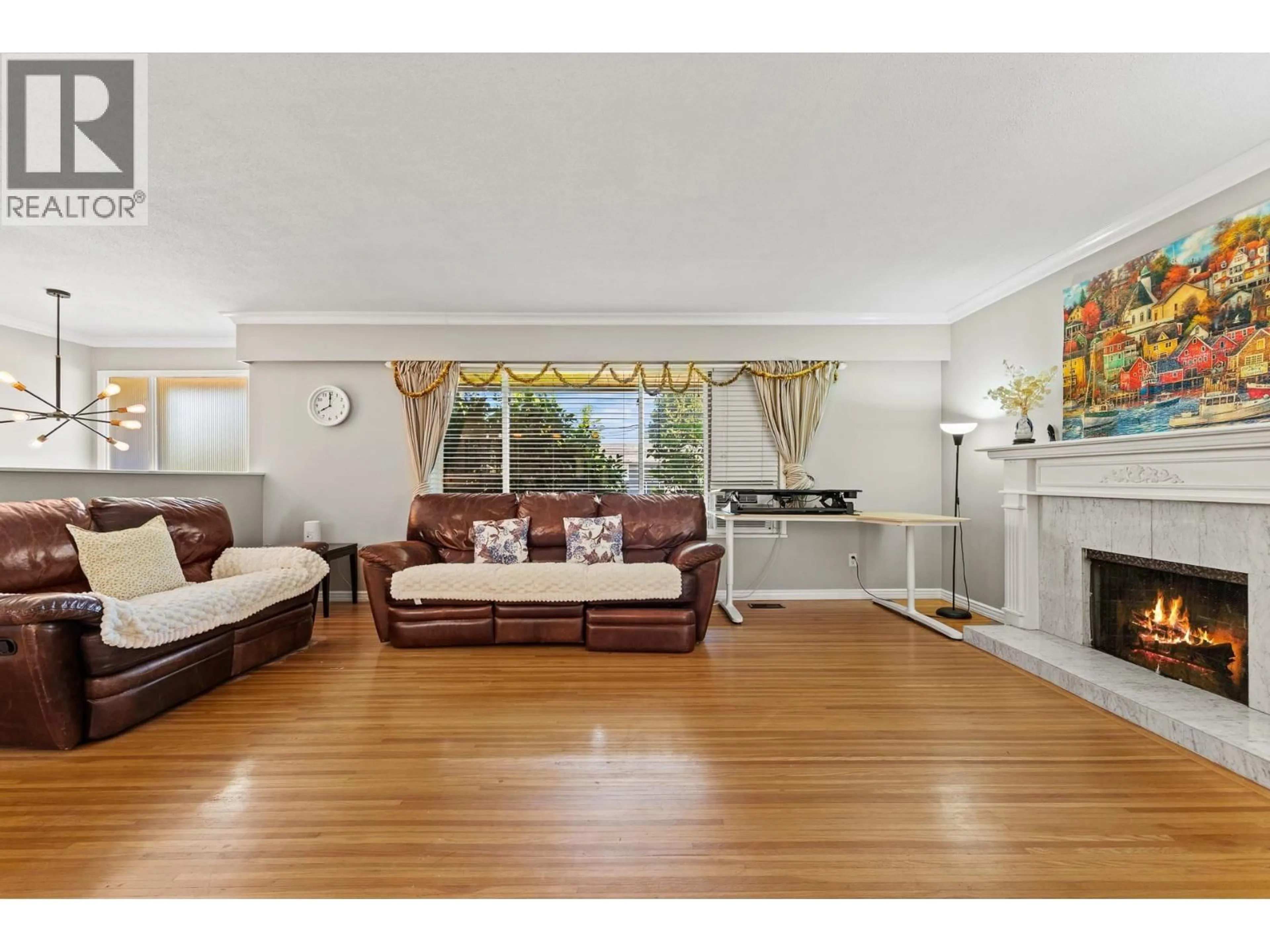 Living room with furniture, wood/laminate floor for 1594 ELINOR CRESCENT, Port Coquitlam British Columbia V3C2Y9