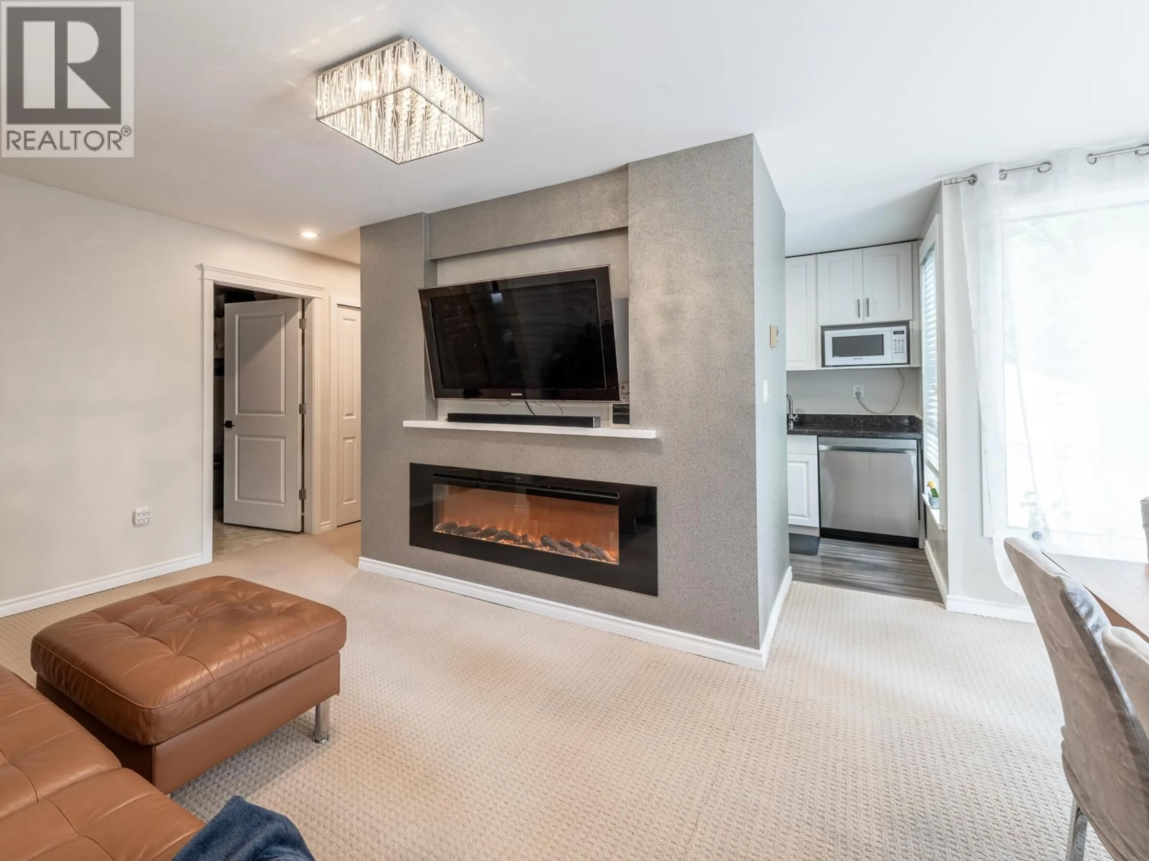 Living room with furniture, unknown for 201 - 9152 SATURNA DRIVE, Burnaby British Columbia V3J7K2
