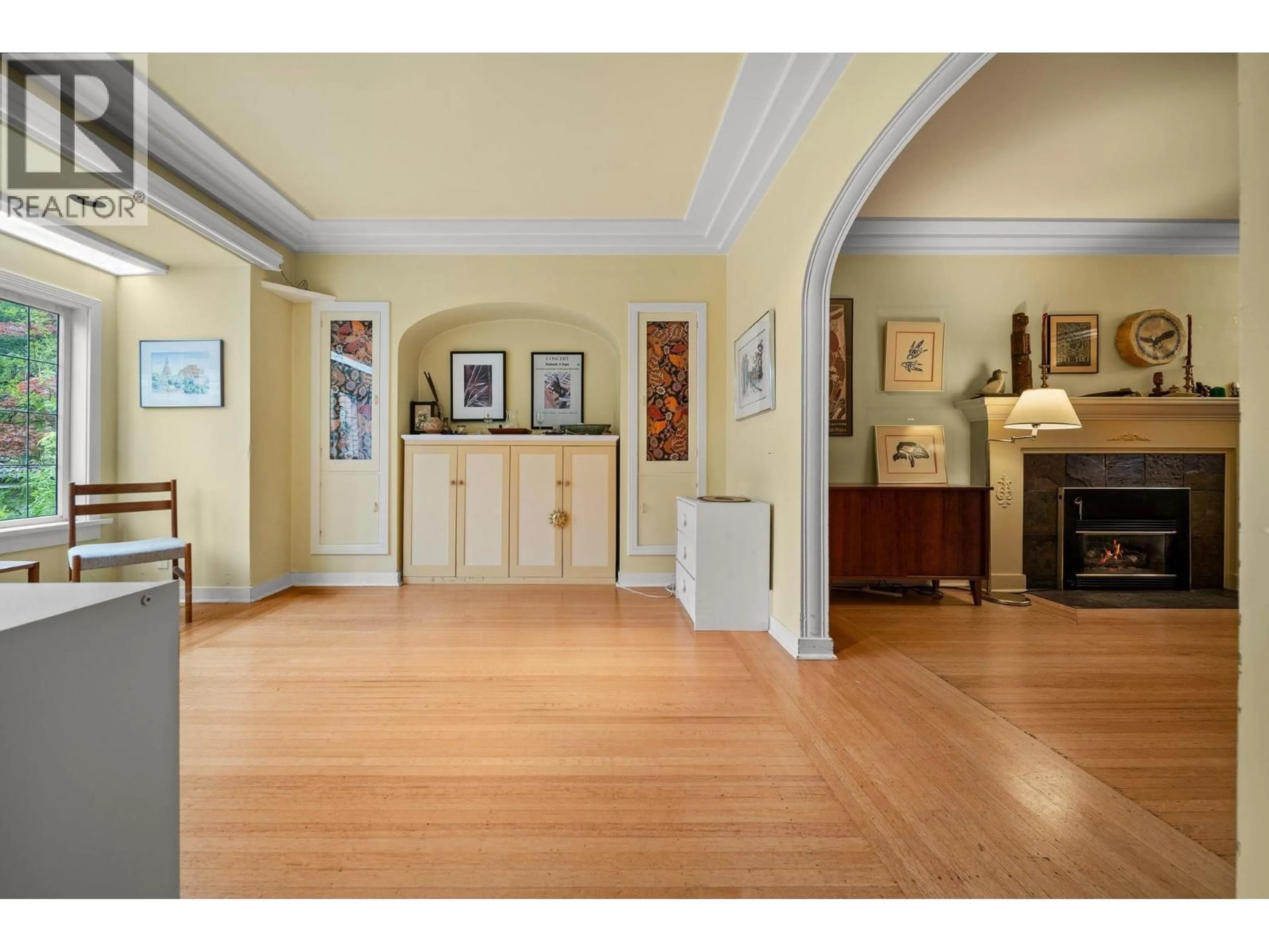 Indoor foyer for 4311 14TH AVENUE, Vancouver British Columbia V6R2X9