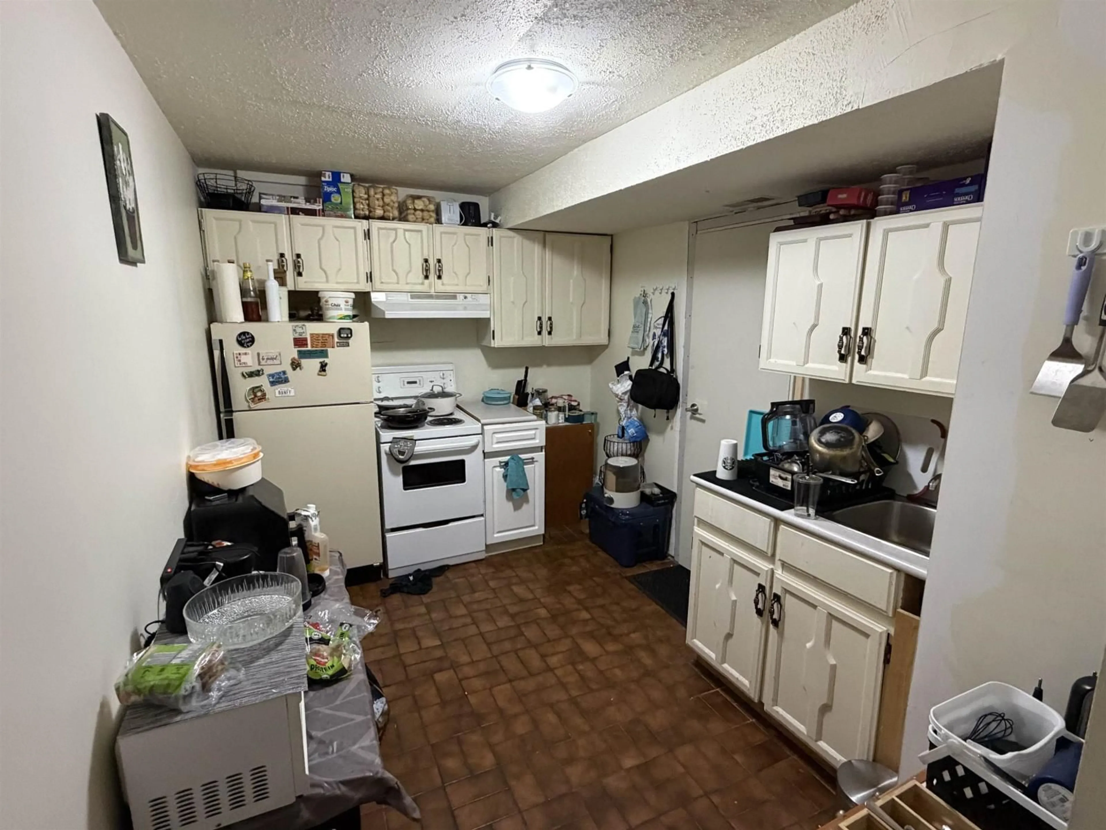 A pic of a room for 15097 95 AVENUE, Surrey British Columbia V3R7S3
