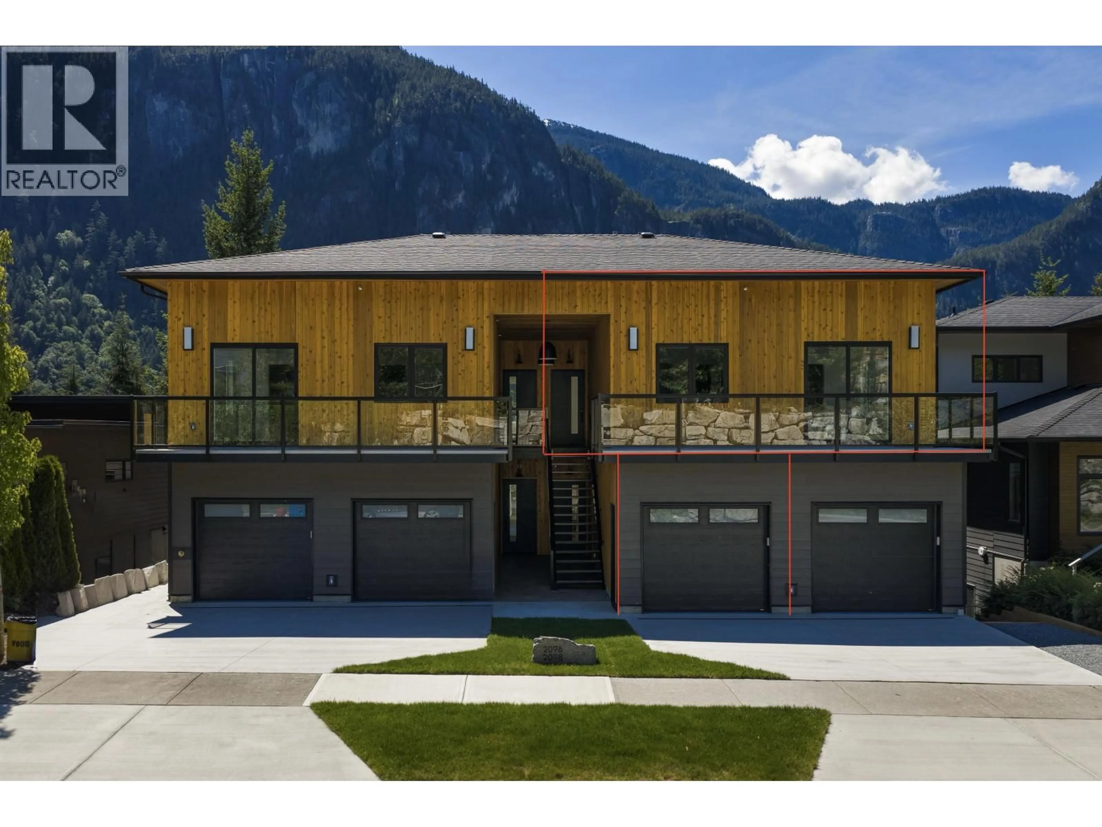 Indoor garage for 2 - 2096 CRUMPIT WOODS DRIVE, Squamish British Columbia V8B0T6