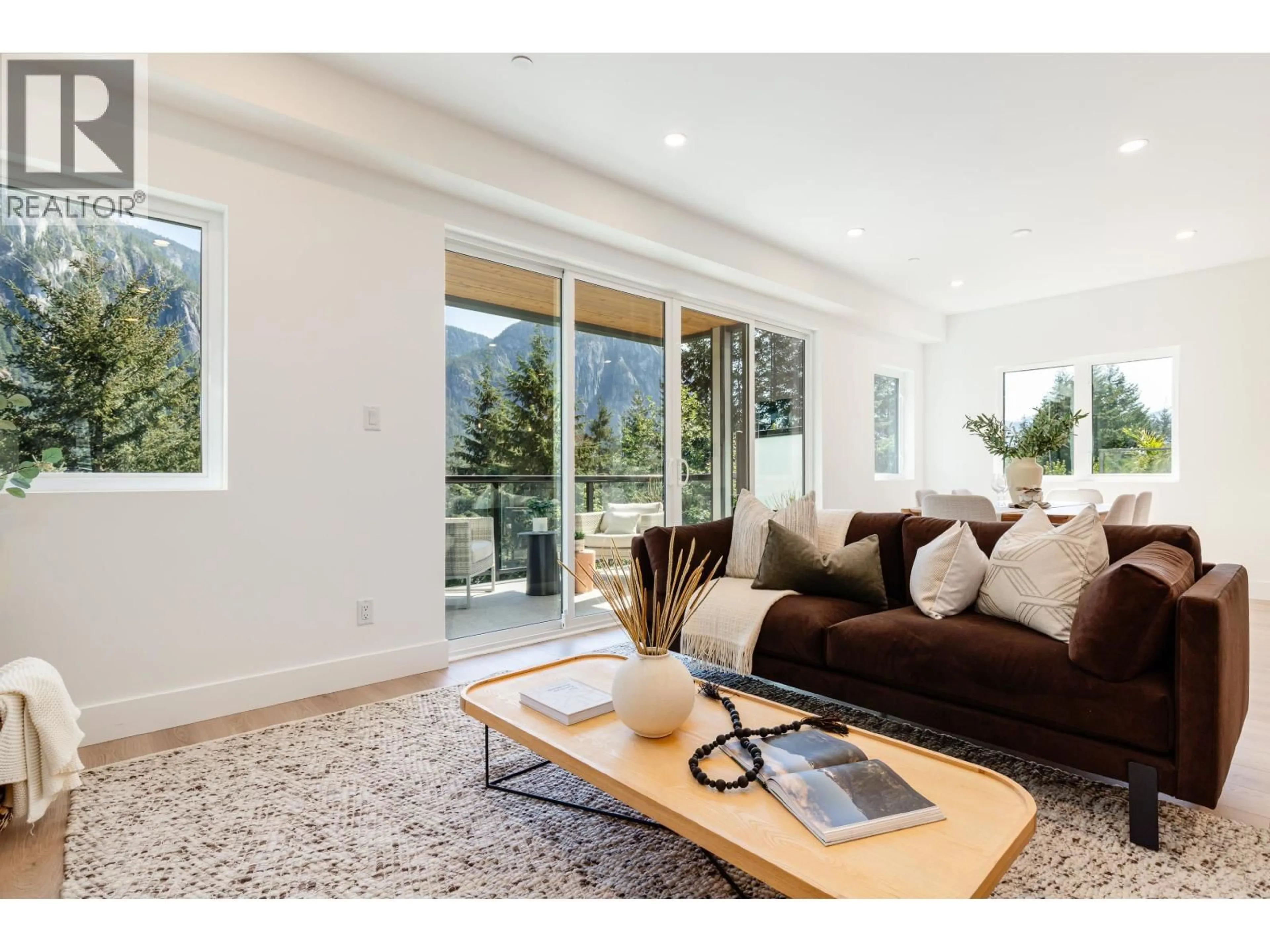 Living room with furniture, unknown for 2 - 2096 CRUMPIT WOODS DRIVE, Squamish British Columbia V8B0T6