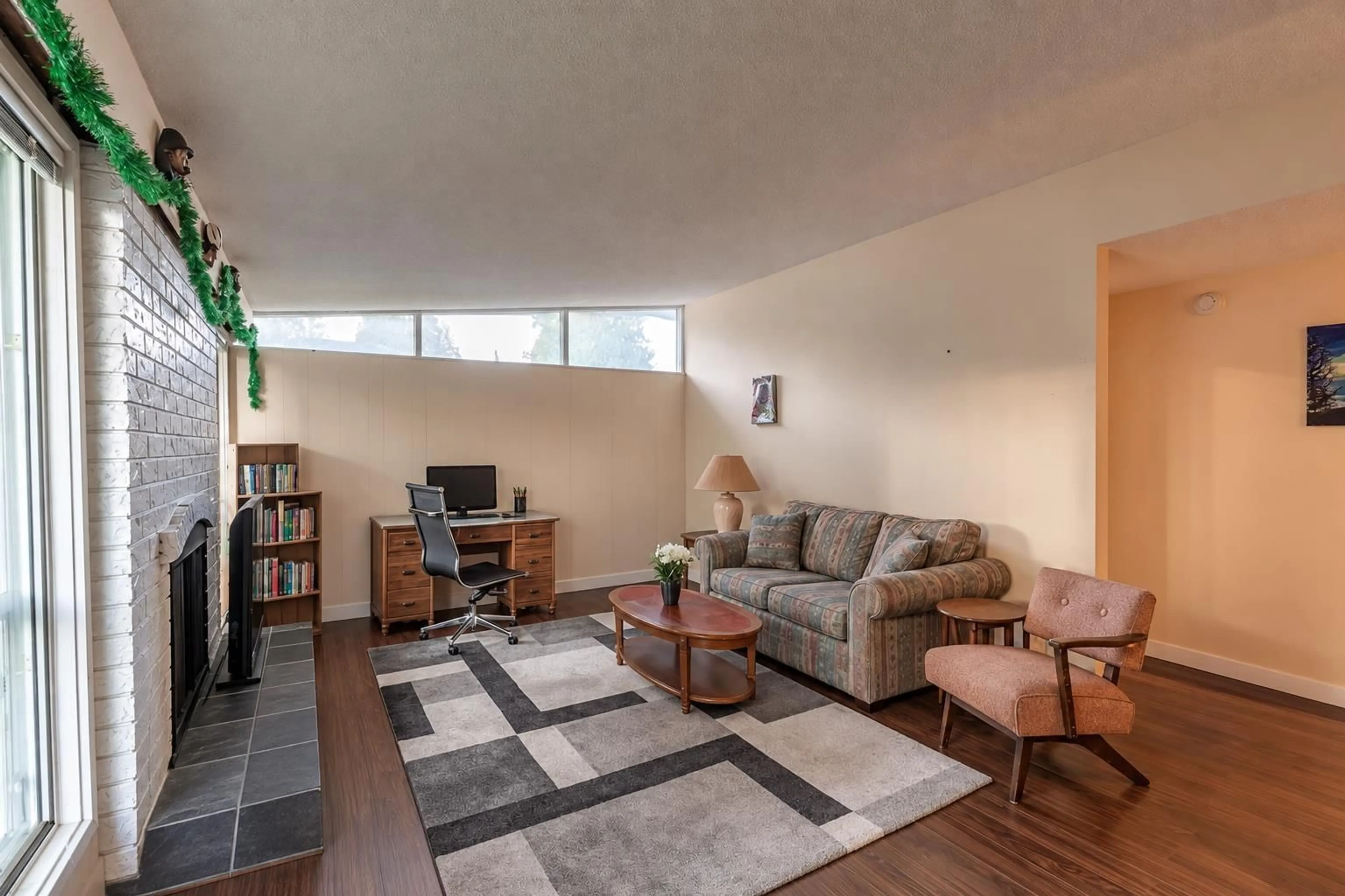 Living room with furniture, wood/laminate floor for 9704 131 STREET, Surrey British Columbia V3T3P3