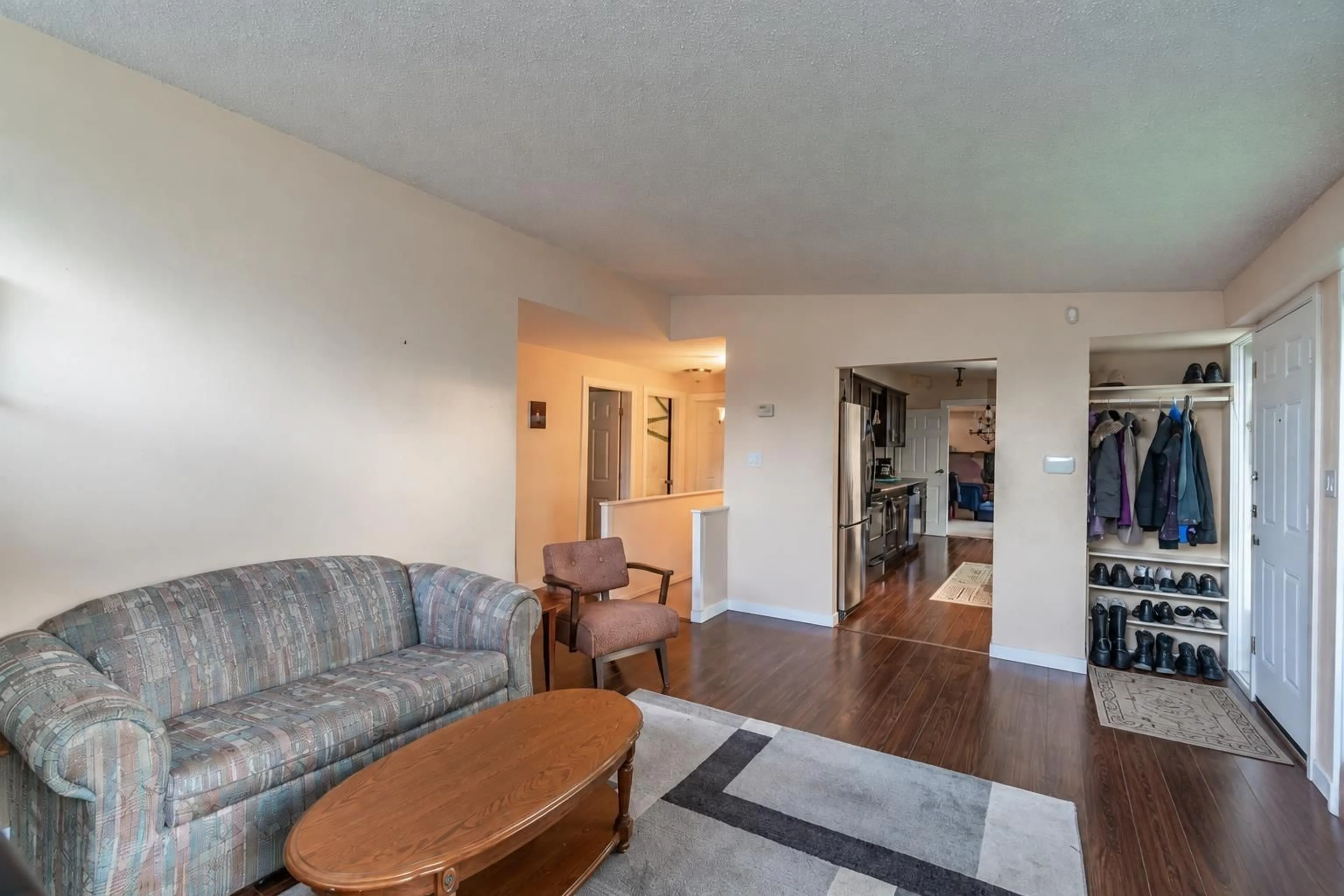 Living room with furniture, wood/laminate floor for 9704 131 STREET, Surrey British Columbia V3T3P3