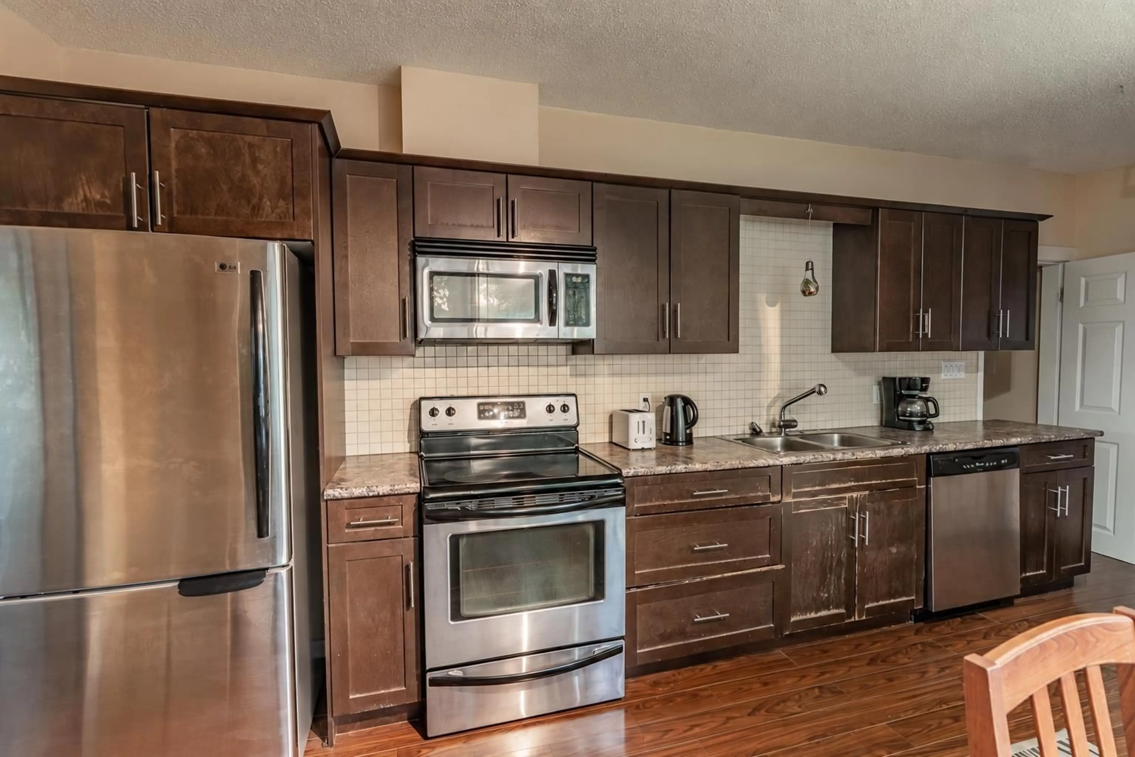 Standard kitchen, wood/laminate floor for 9704 131 STREET, Surrey British Columbia V3T3P3