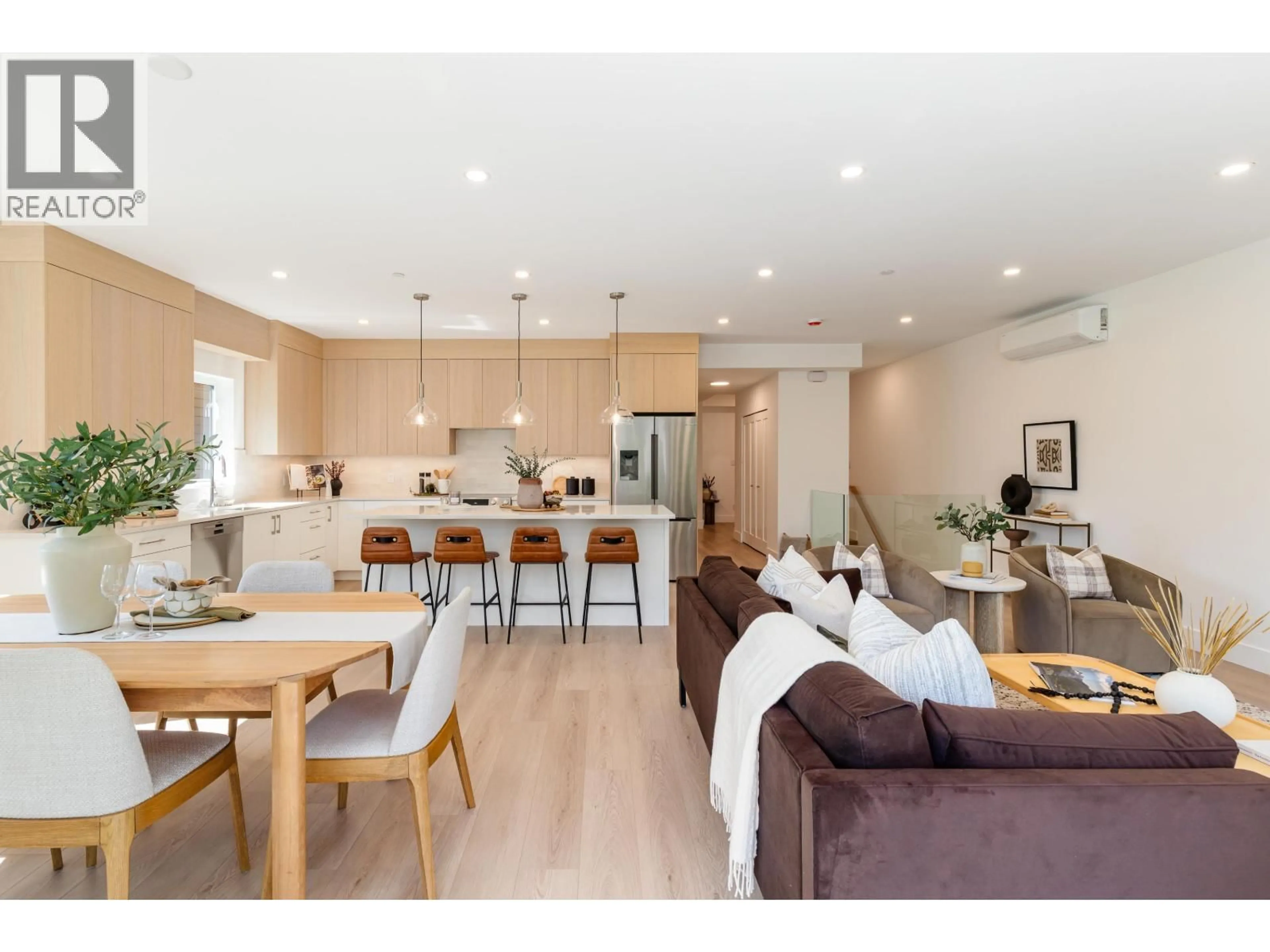 Open concept kitchen, wood/laminate floor for 1 - 2098 CRUMPIT WOODS DRIVE, Squamish British Columbia V8B0T6
