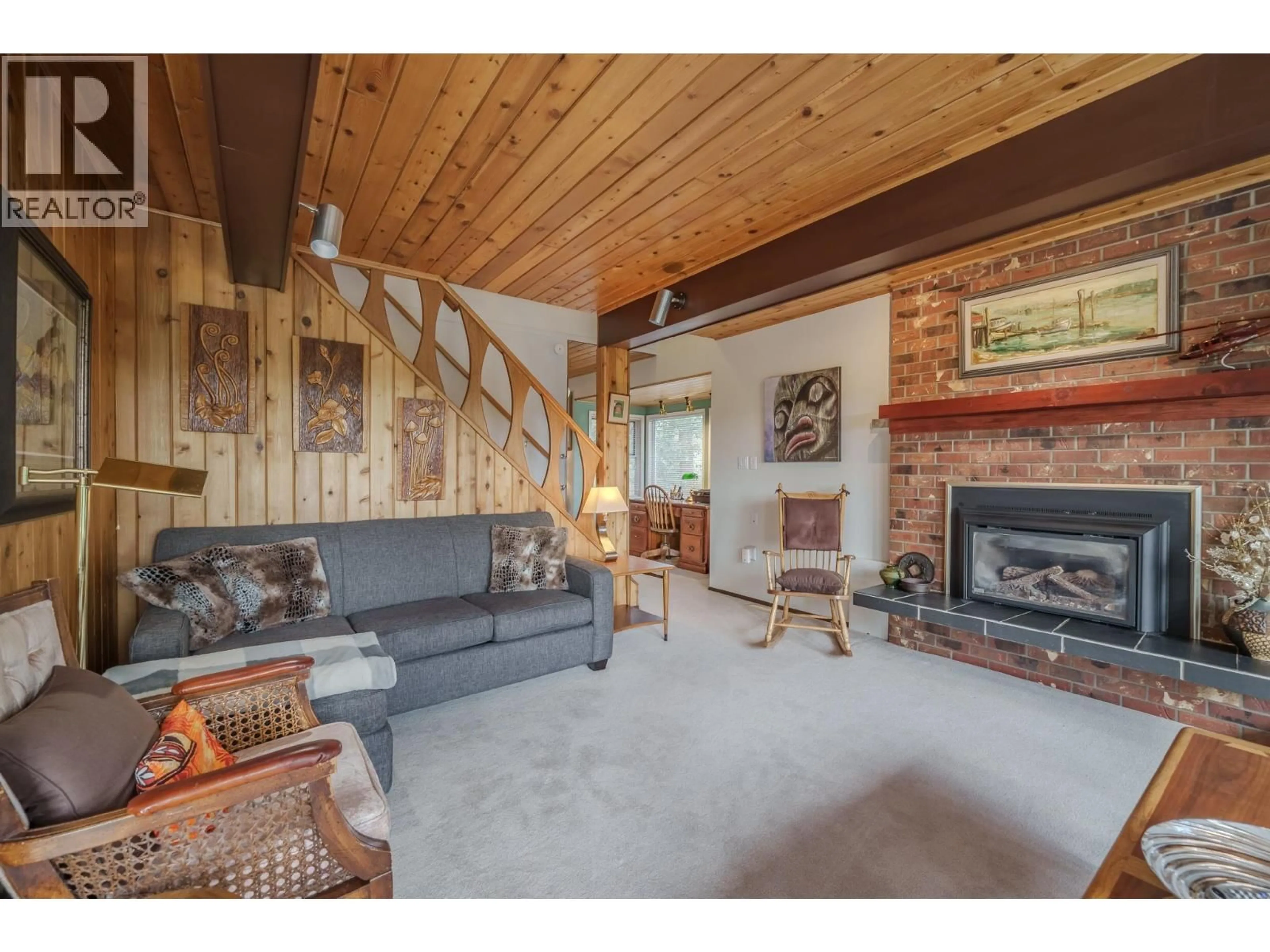 Living room with furniture, wood/laminate floor for 5355 ANNAHAM CRESCENT, 108 Mile Ranch British Columbia V0K2Z0