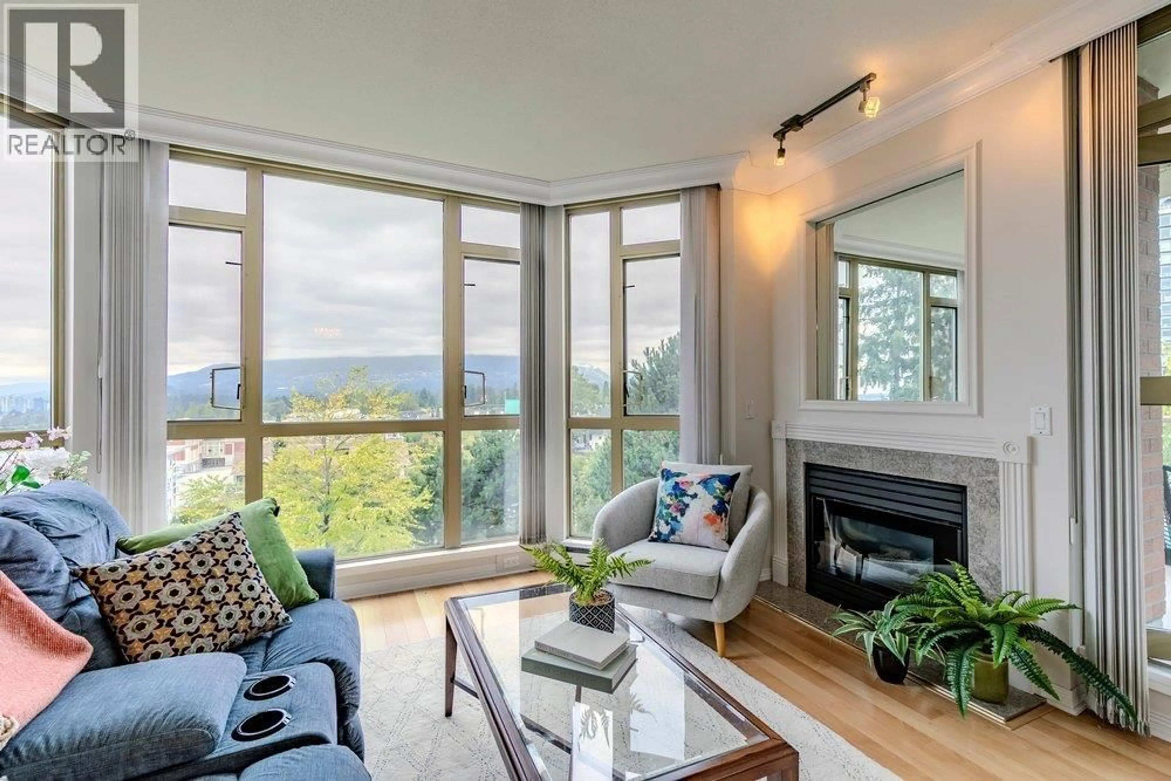 Living room with furniture, unknown for 606 - 160 KEITH ROAD, North Vancouver British Columbia V7M3M2