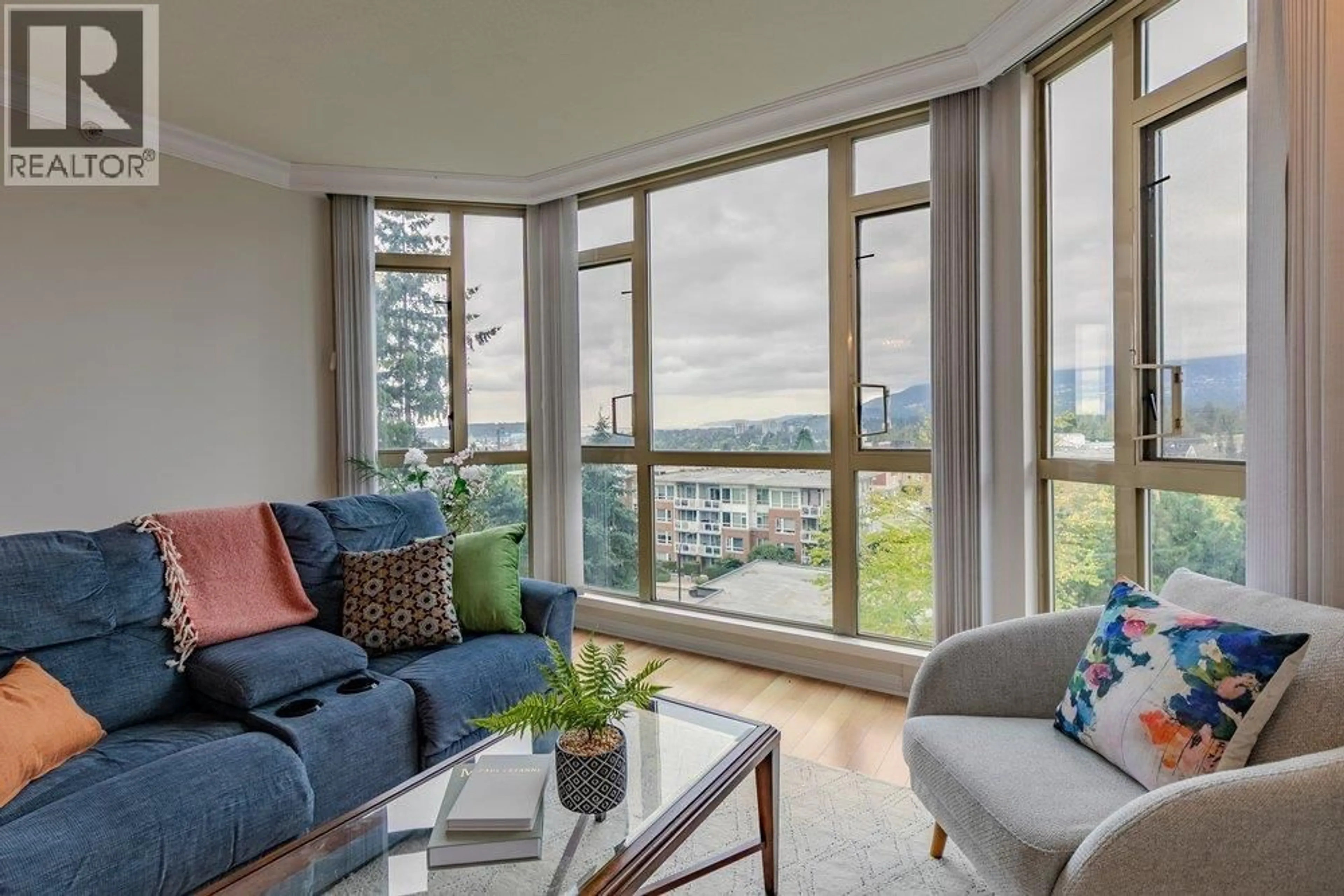 Living room with furniture, unknown for 606 - 160 KEITH ROAD, North Vancouver British Columbia V7M3M2