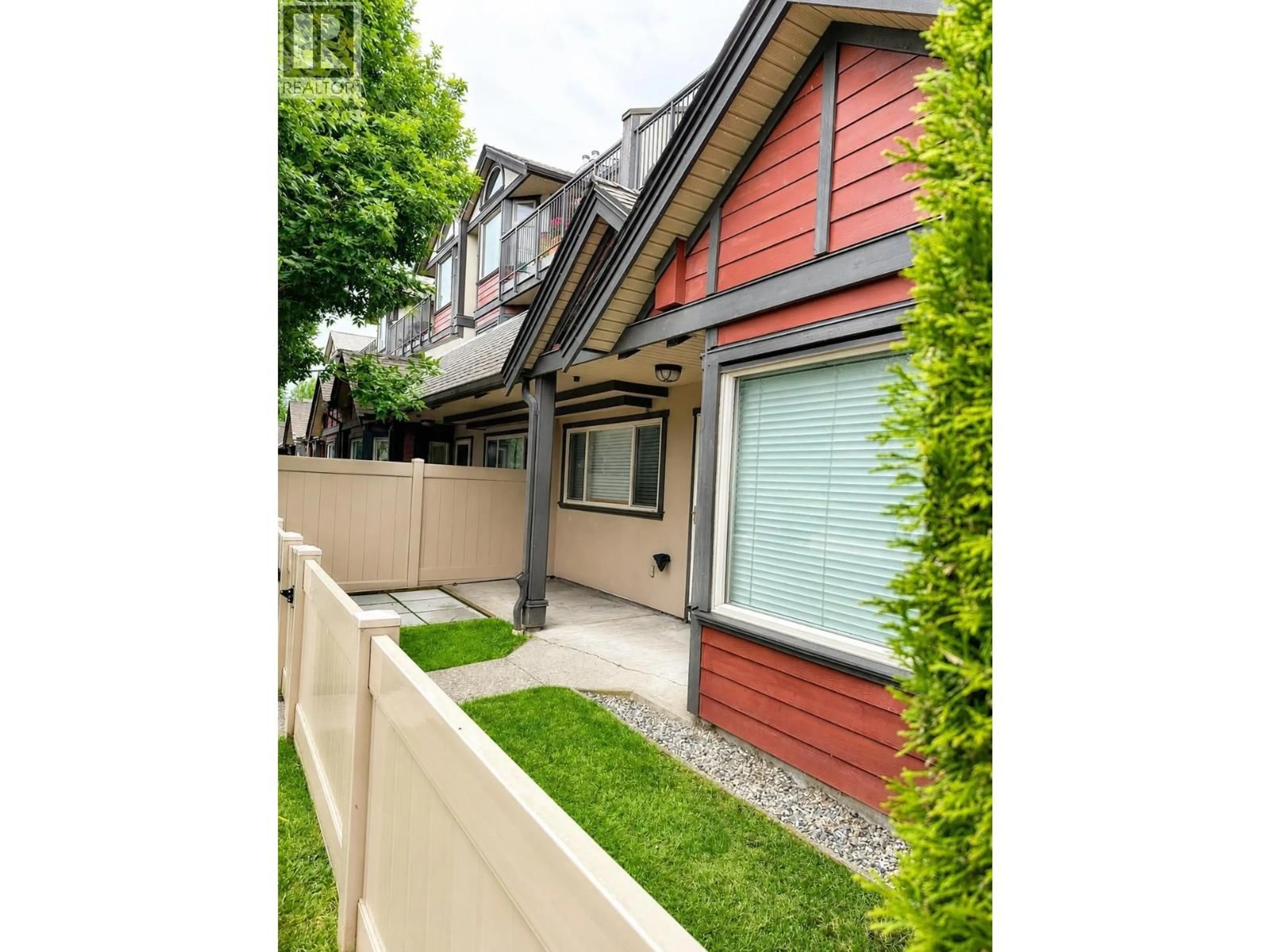 Patio, street for C101 - 4831 53 STREET, Delta British Columbia V4K2Z3