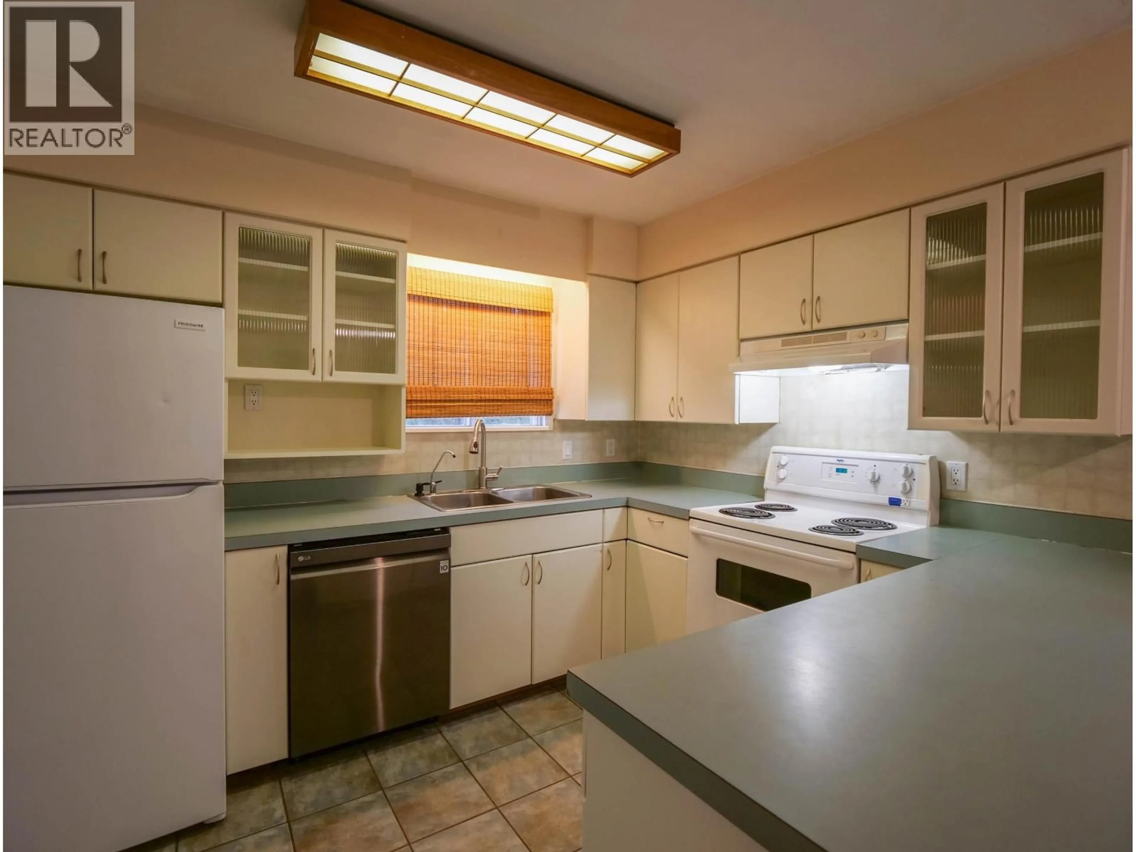 Standard kitchen, unknown for 1802 POPLAR AVENUE, Red Bluff / Dragon Lake British Columbia V2J3Z5