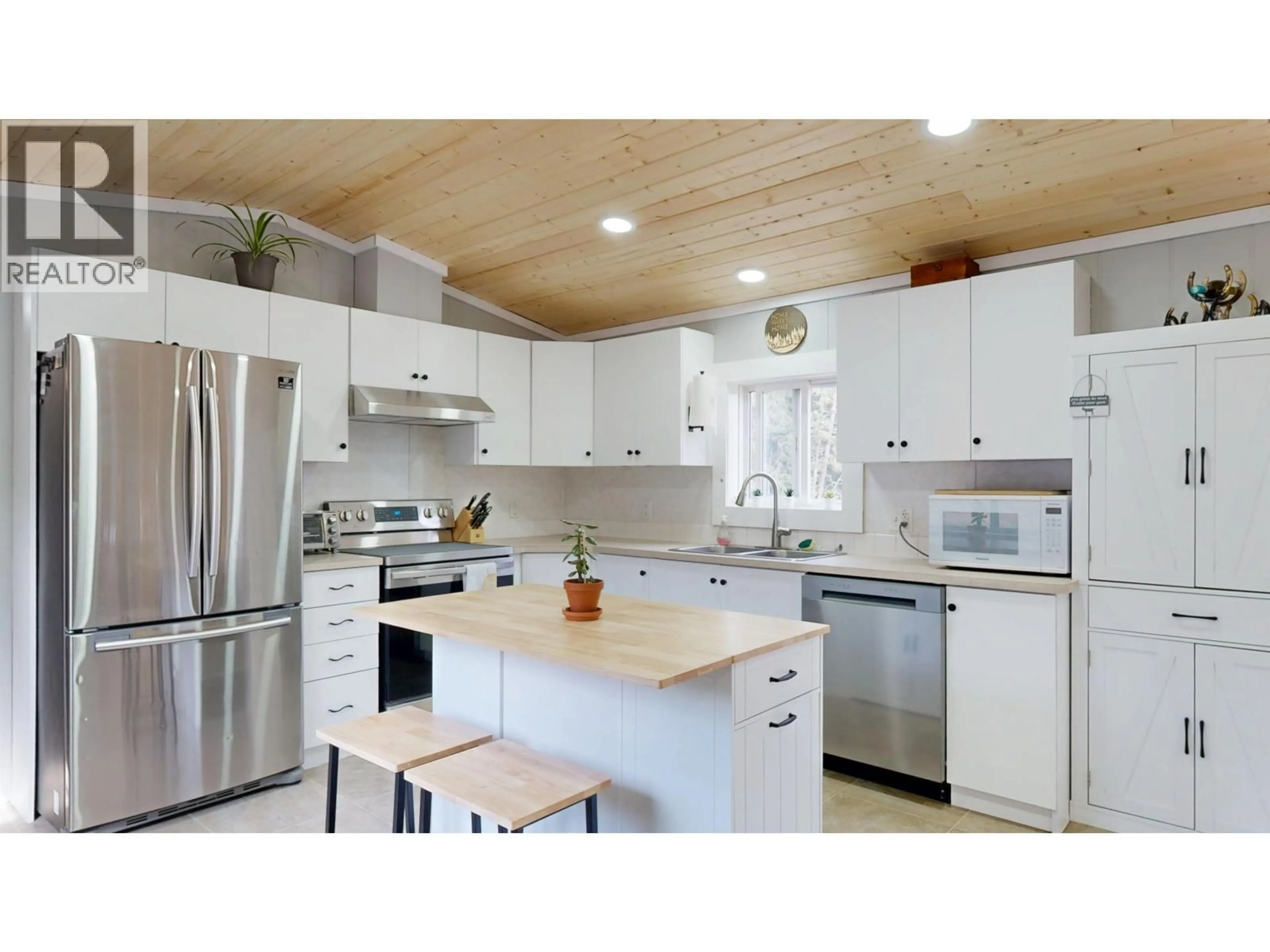 Open concept kitchen, unknown for 5589 BIRCHWOOD ROAD, 100 Mile House British Columbia V0K2E1